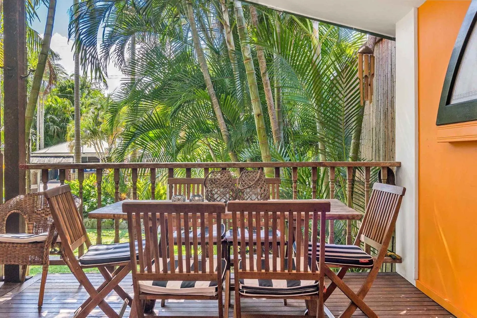 Balcony/Terrace in Longhouse - spacious 4 BR Belongil Beach retreat