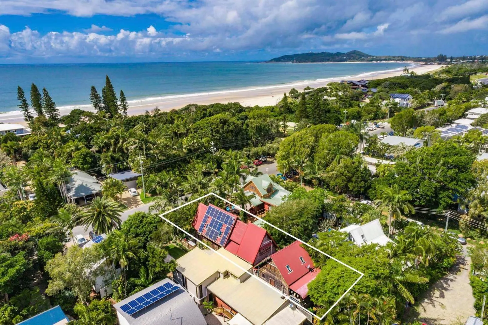 Property building in Longhouse - spacious 4 BR Belongil Beach retreat
