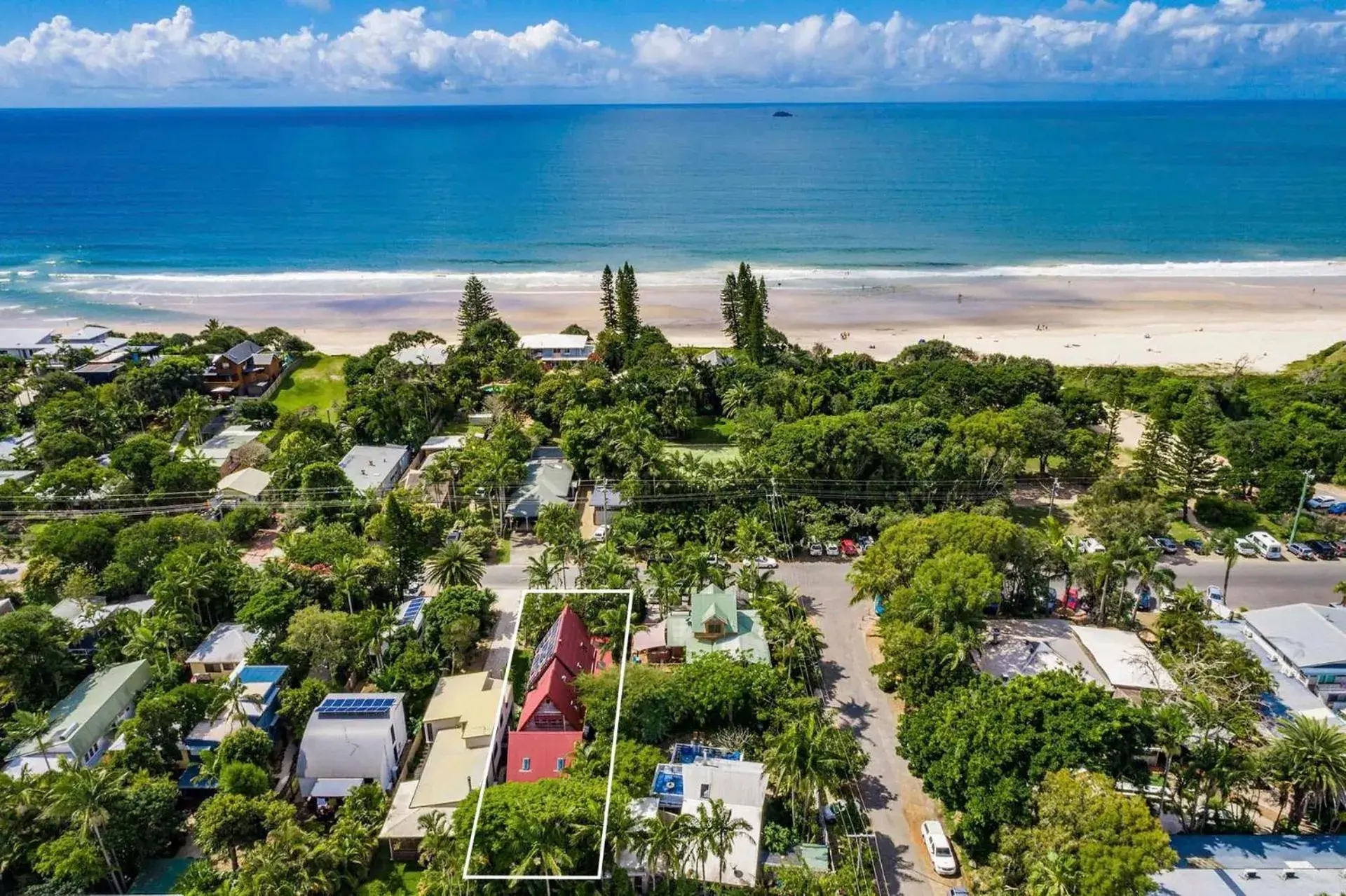 Longhouse - spacious 4 BR Belongil Beach retreat Longhouse - spacious 4 BR Belongil Beach retreat