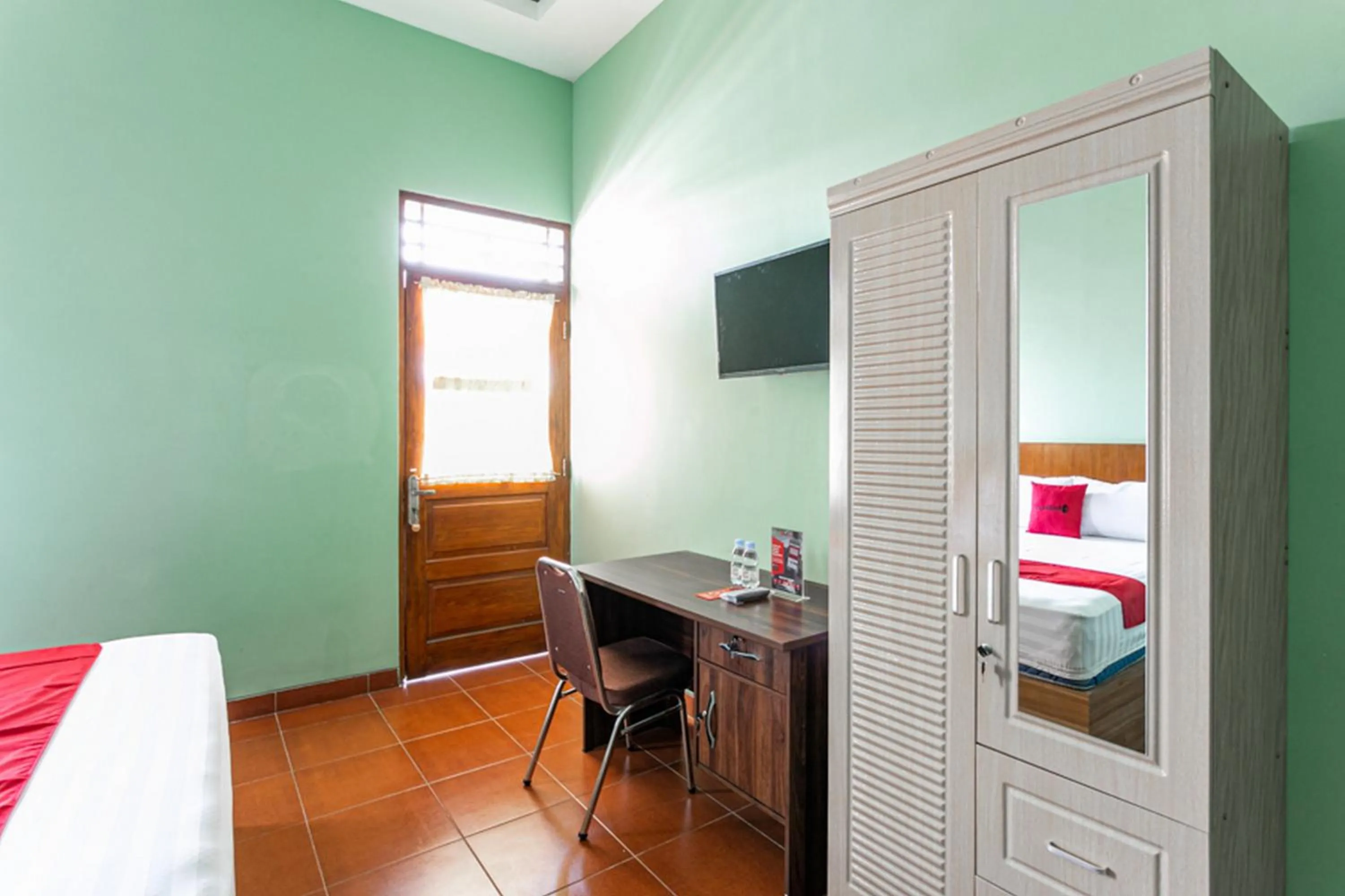 Bed in RedDoorz near Puro Mangkunegaran