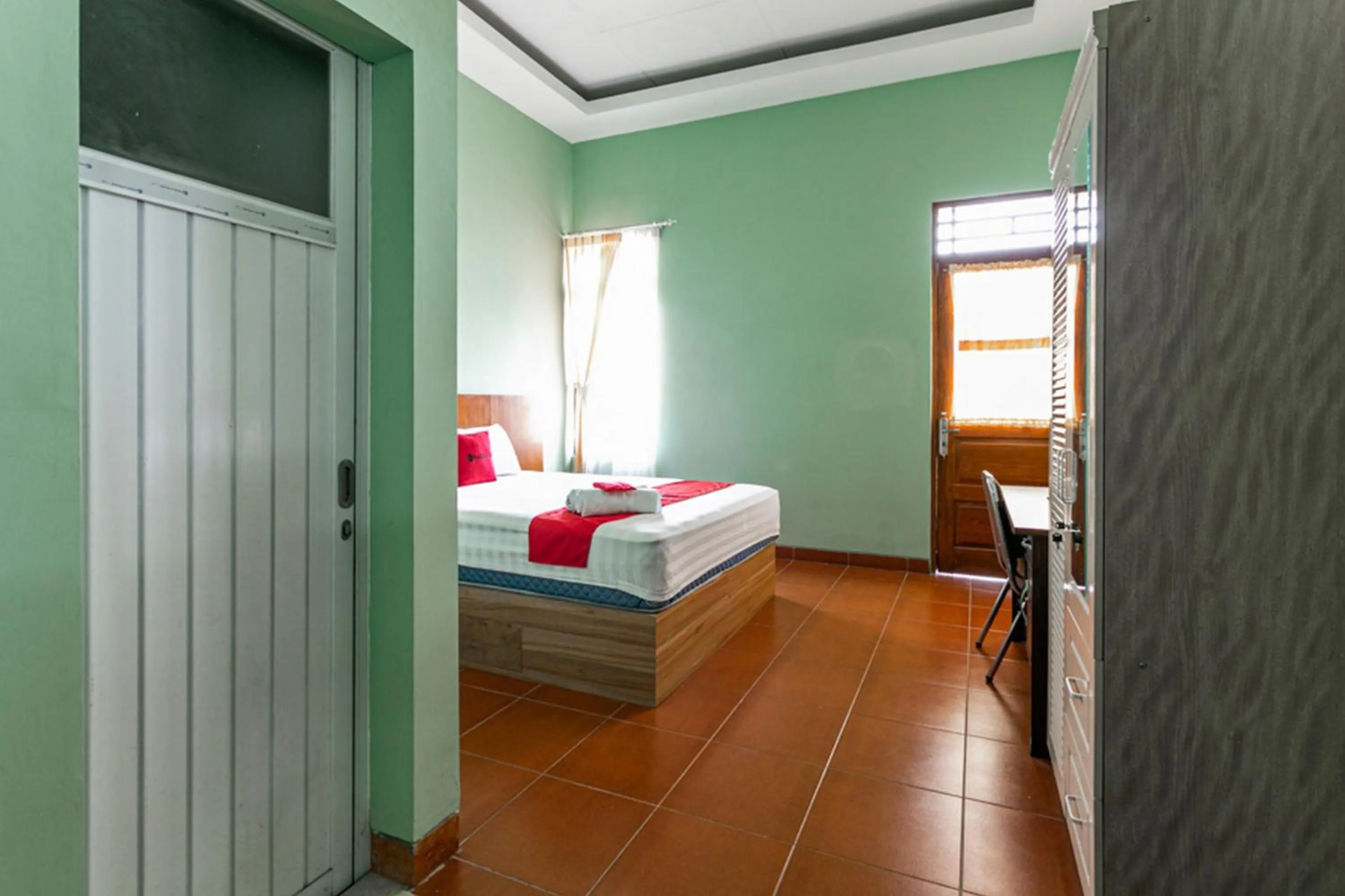 Bed in RedDoorz near Puro Mangkunegaran