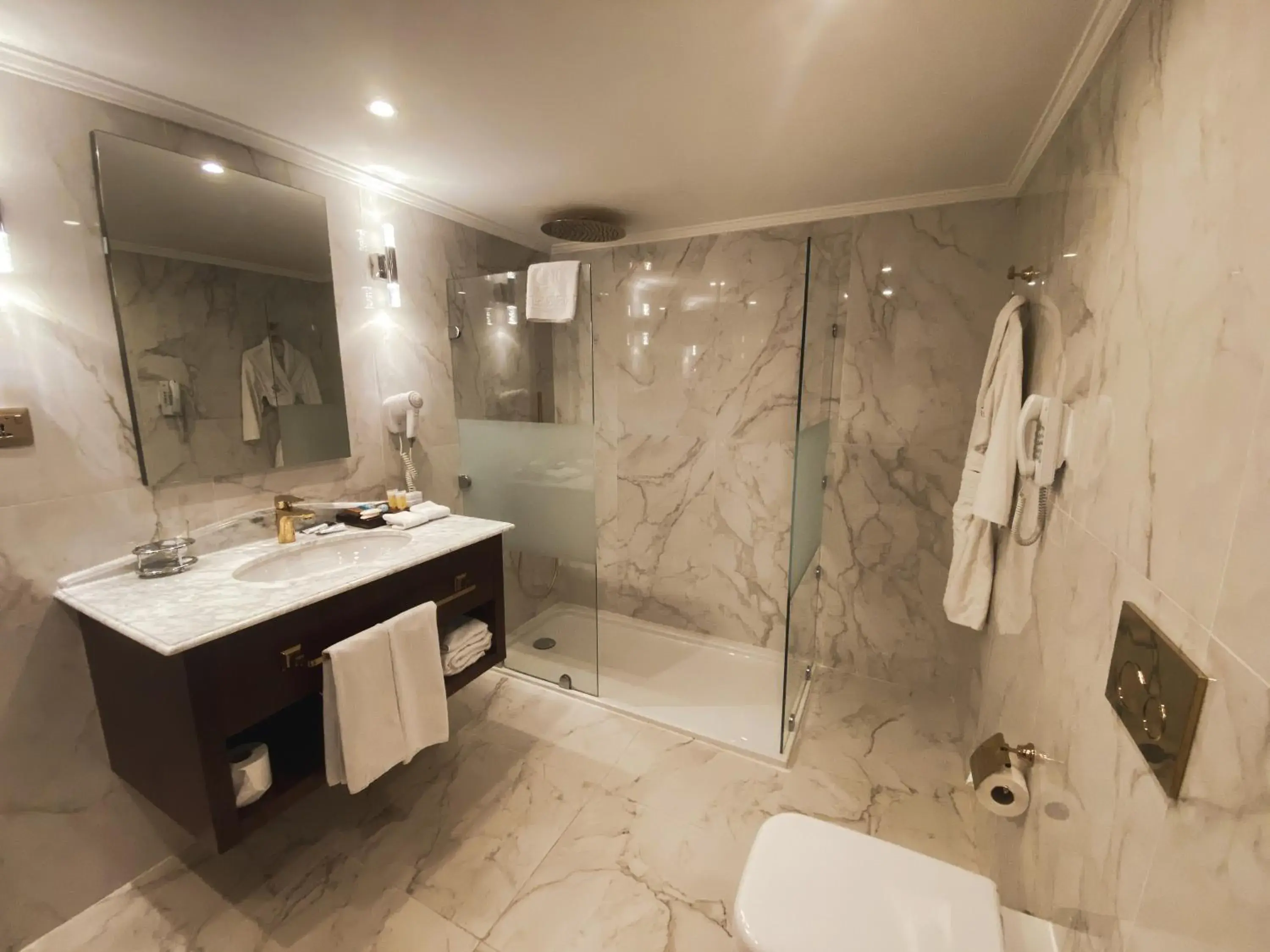 Bathroom in Erbil International Hotel Bathroom in Erbil International Hotel