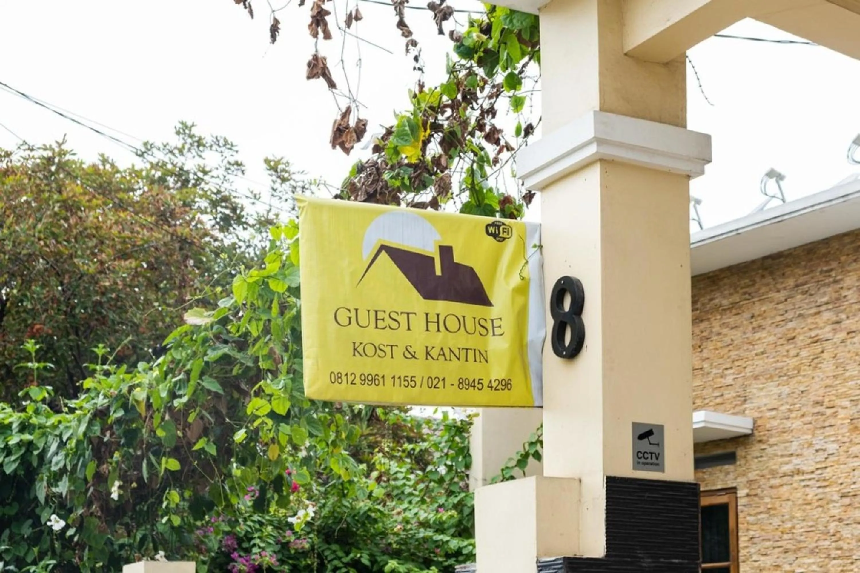 Property logo or sign in RedDoorz Syariah near Grand Kota Bintang