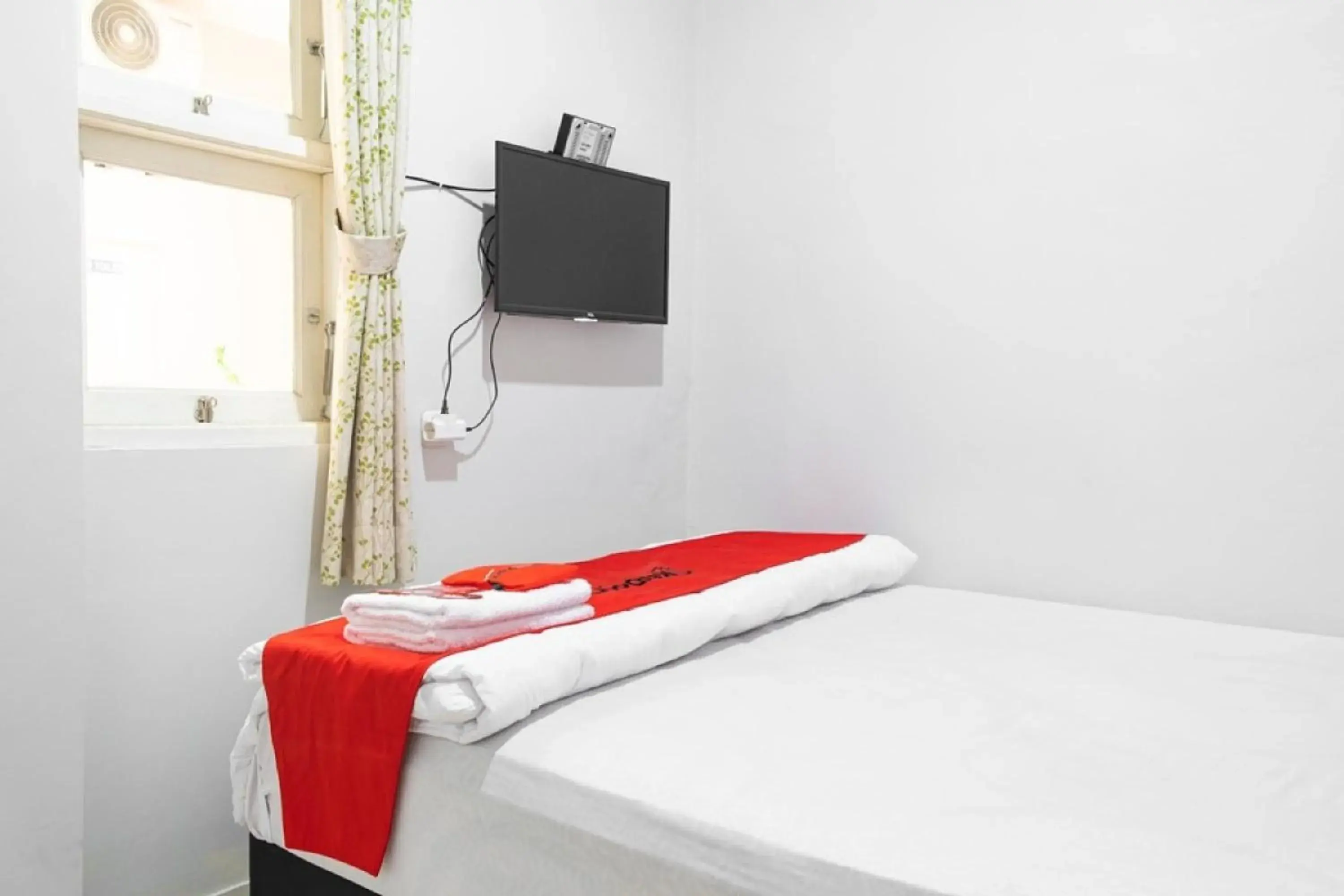 Bedroom, Bed in RedDoorz Syariah near Grand Kota Bintang Bedroom, Bed in RedDoorz Syariah near Grand Kota Bintang