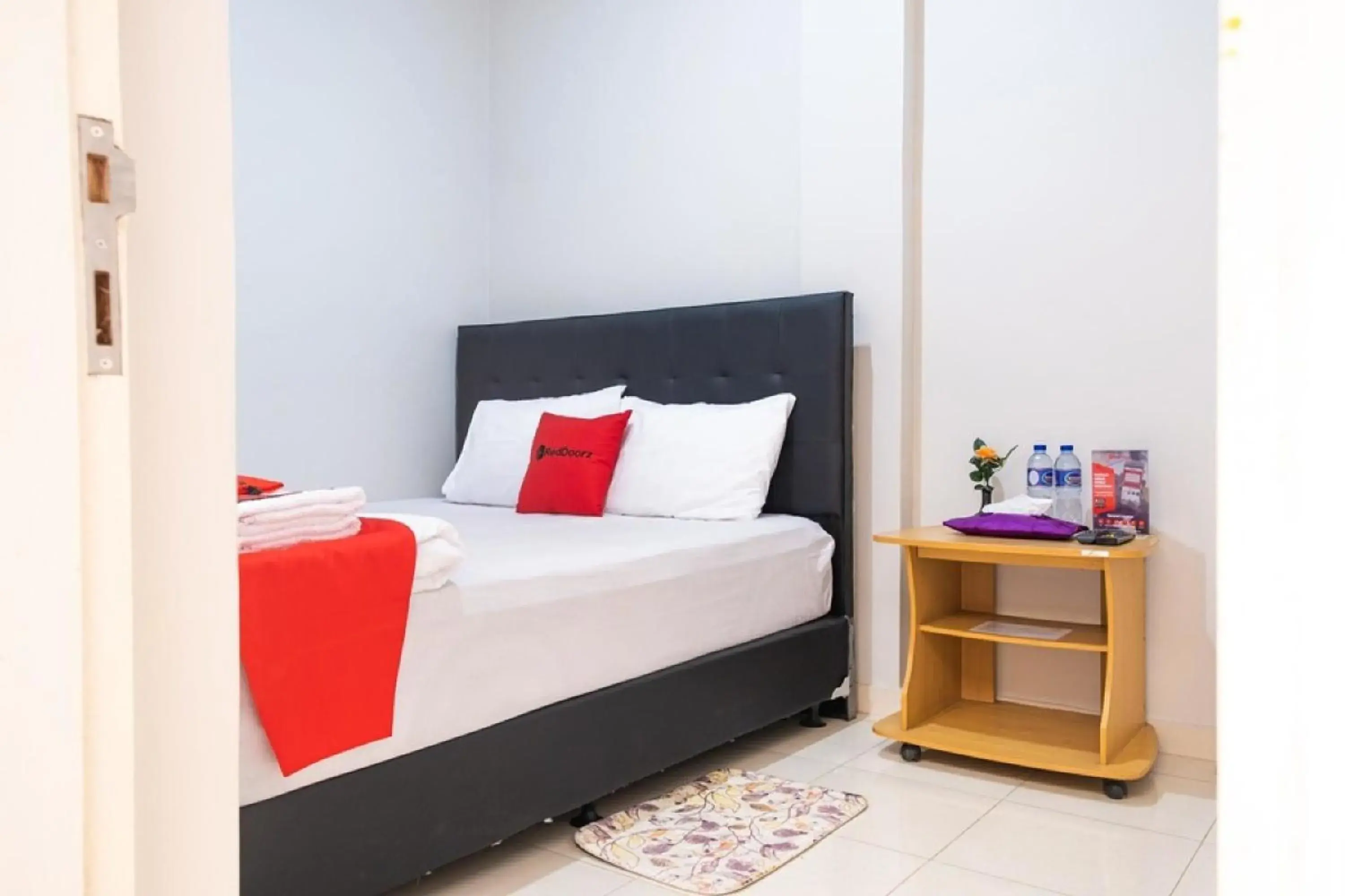 Bedroom, Bed in RedDoorz Syariah near Grand Kota Bintang Bedroom, Bed in RedDoorz Syariah near Grand Kota Bintang