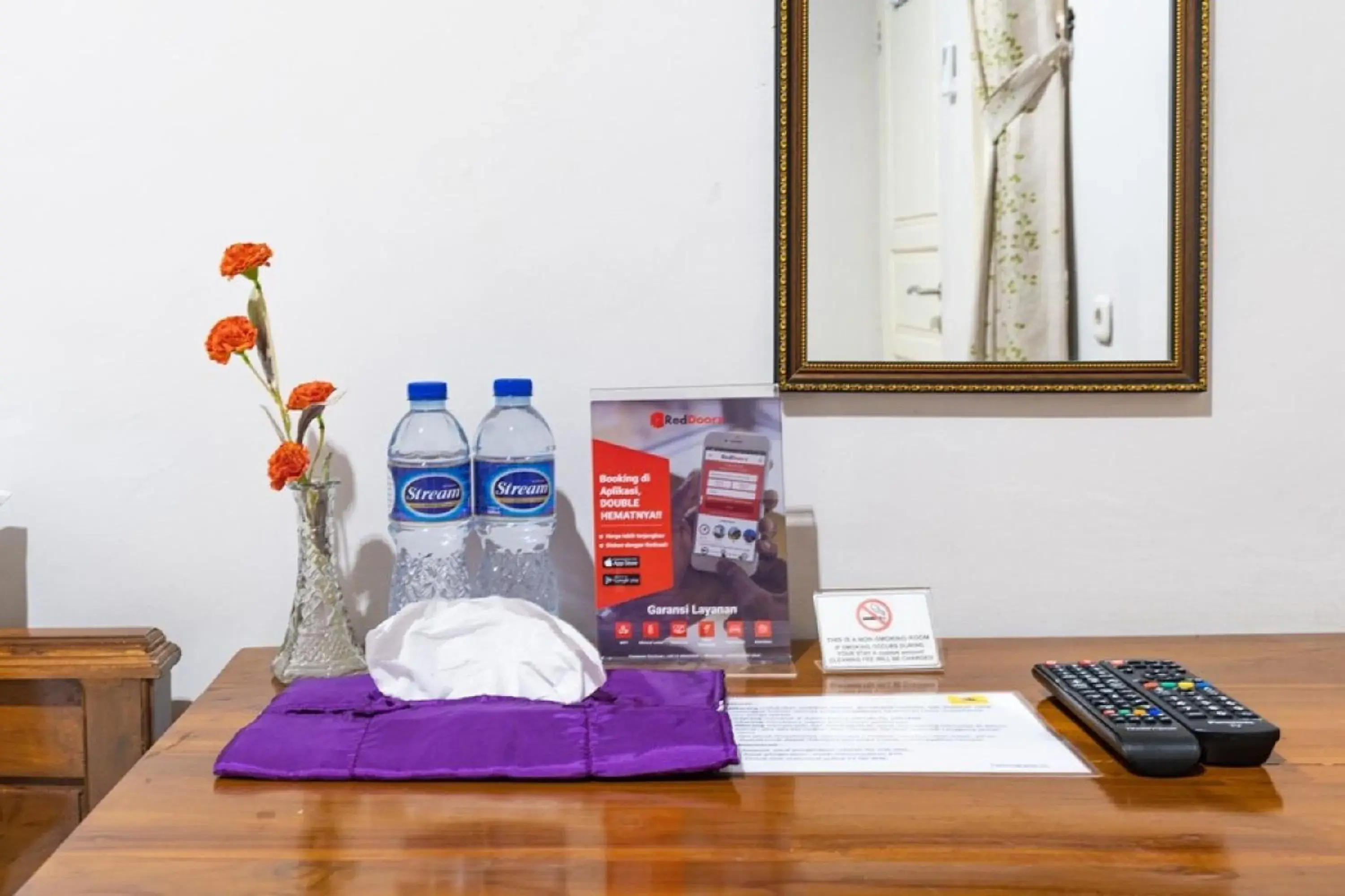 Bedroom in RedDoorz Syariah near Grand Kota Bintang Bedroom in RedDoorz Syariah near Grand Kota Bintang