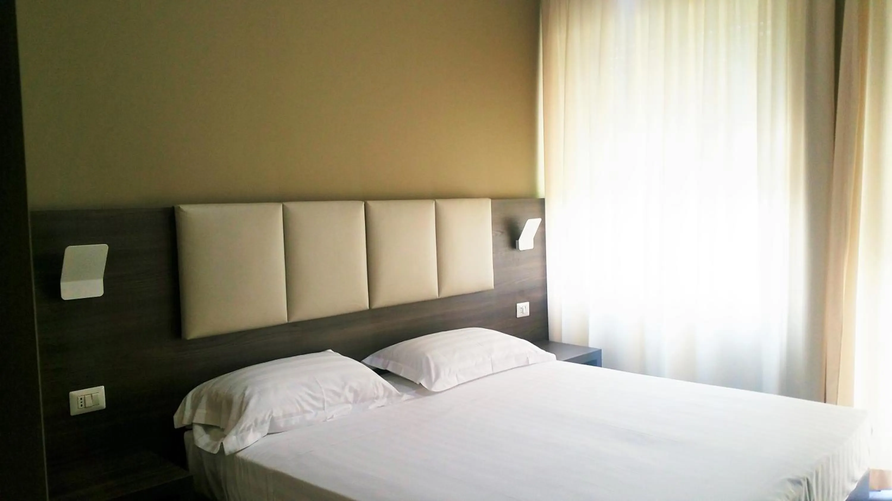 Other, Bed in HLL Hotel Lungolago Lecco-Como Lake