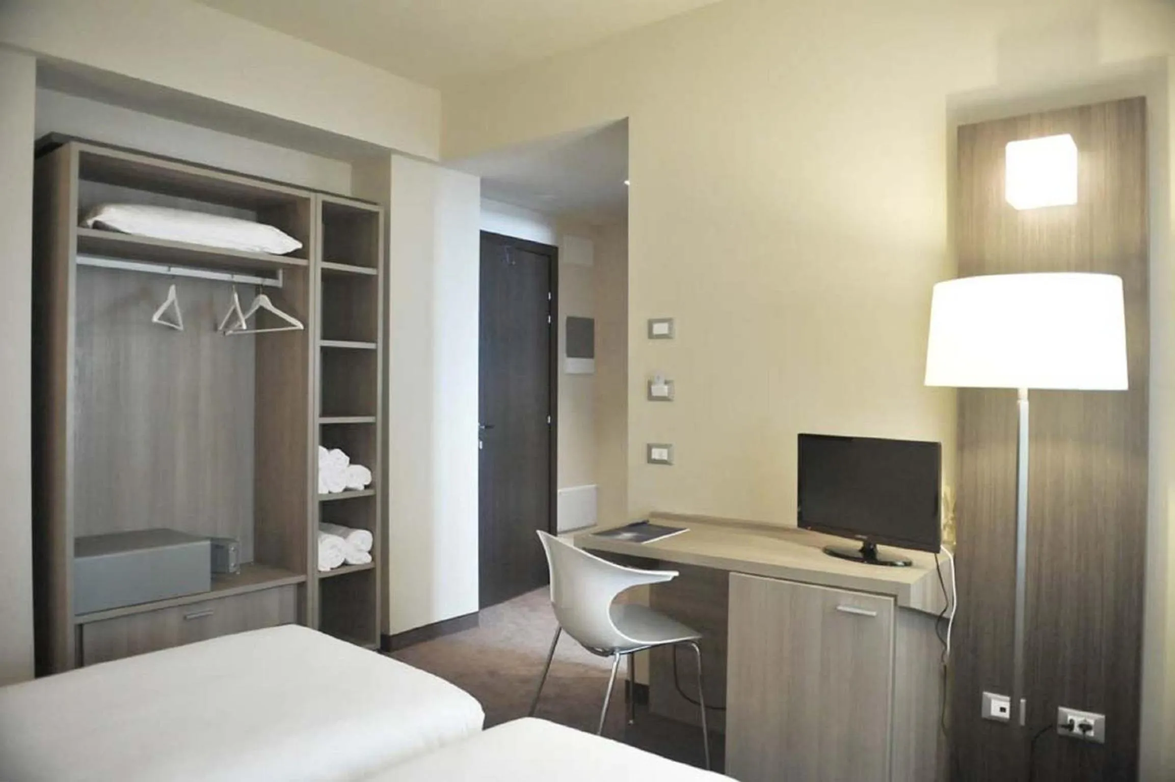 Photo of the whole room in HLL Hotel Lungolago Lecco-Como Lake