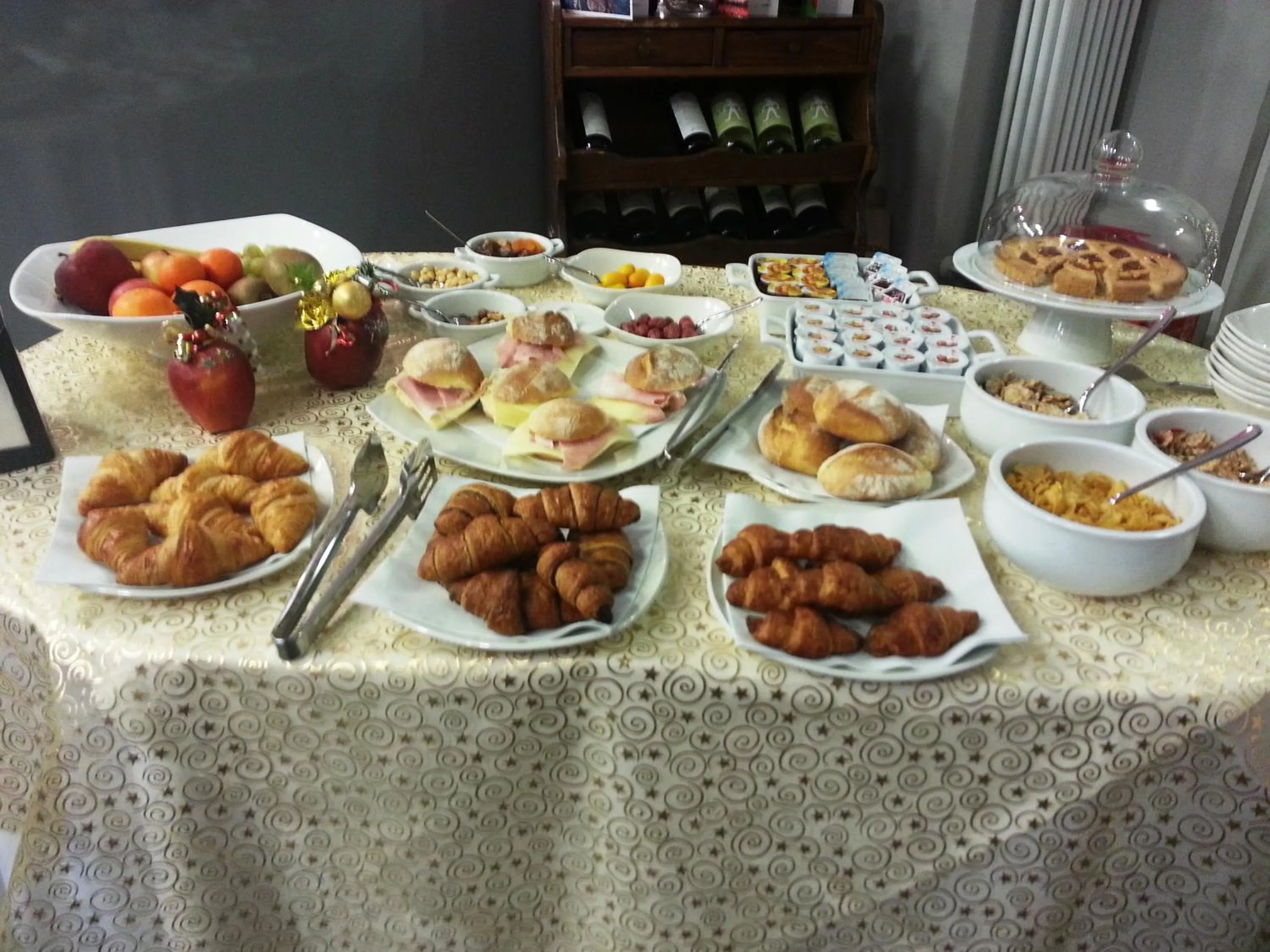 Food and drinks in HLL Hotel Lungolago Lecco-Como Lake