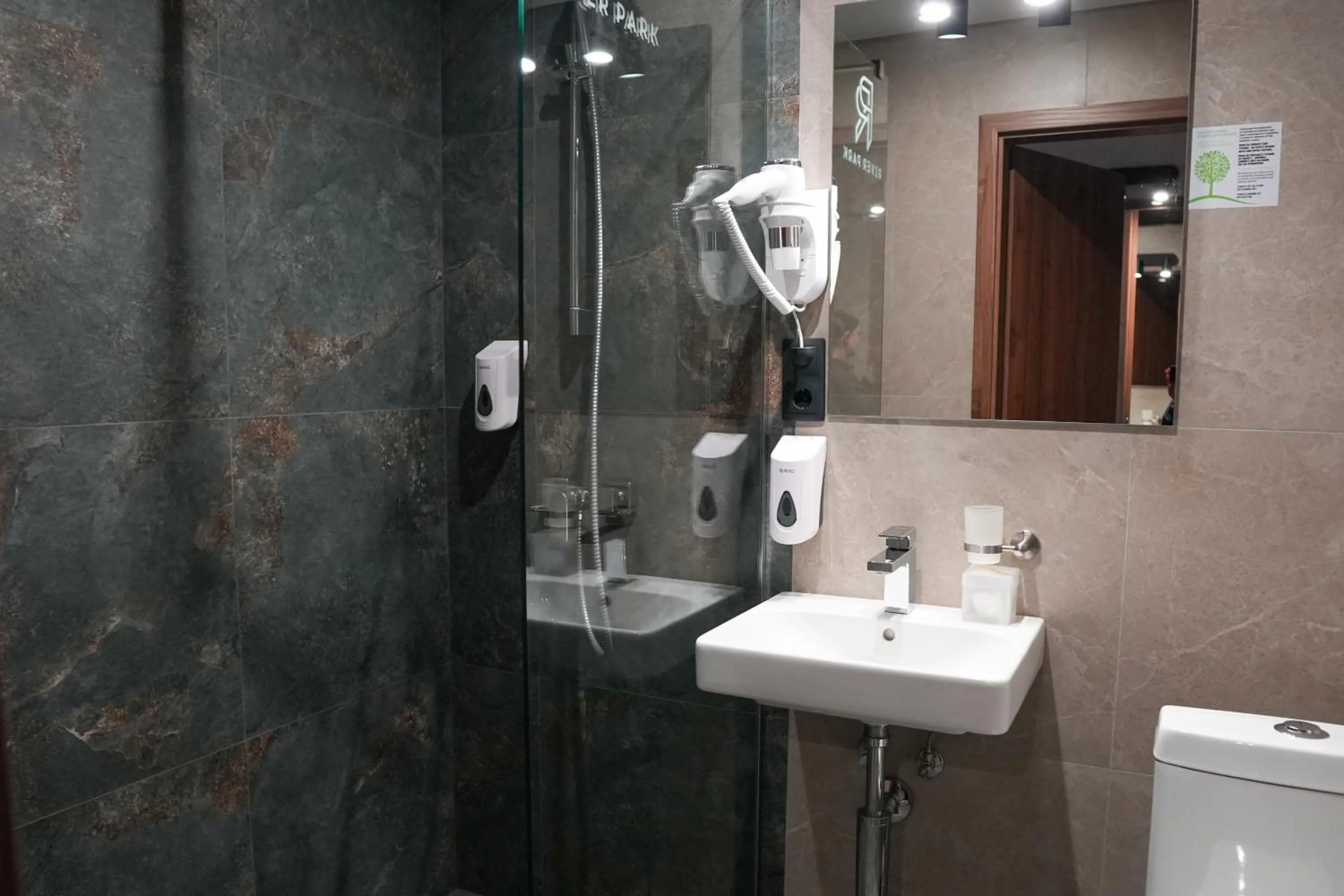 Shower in Optima Collection River Park