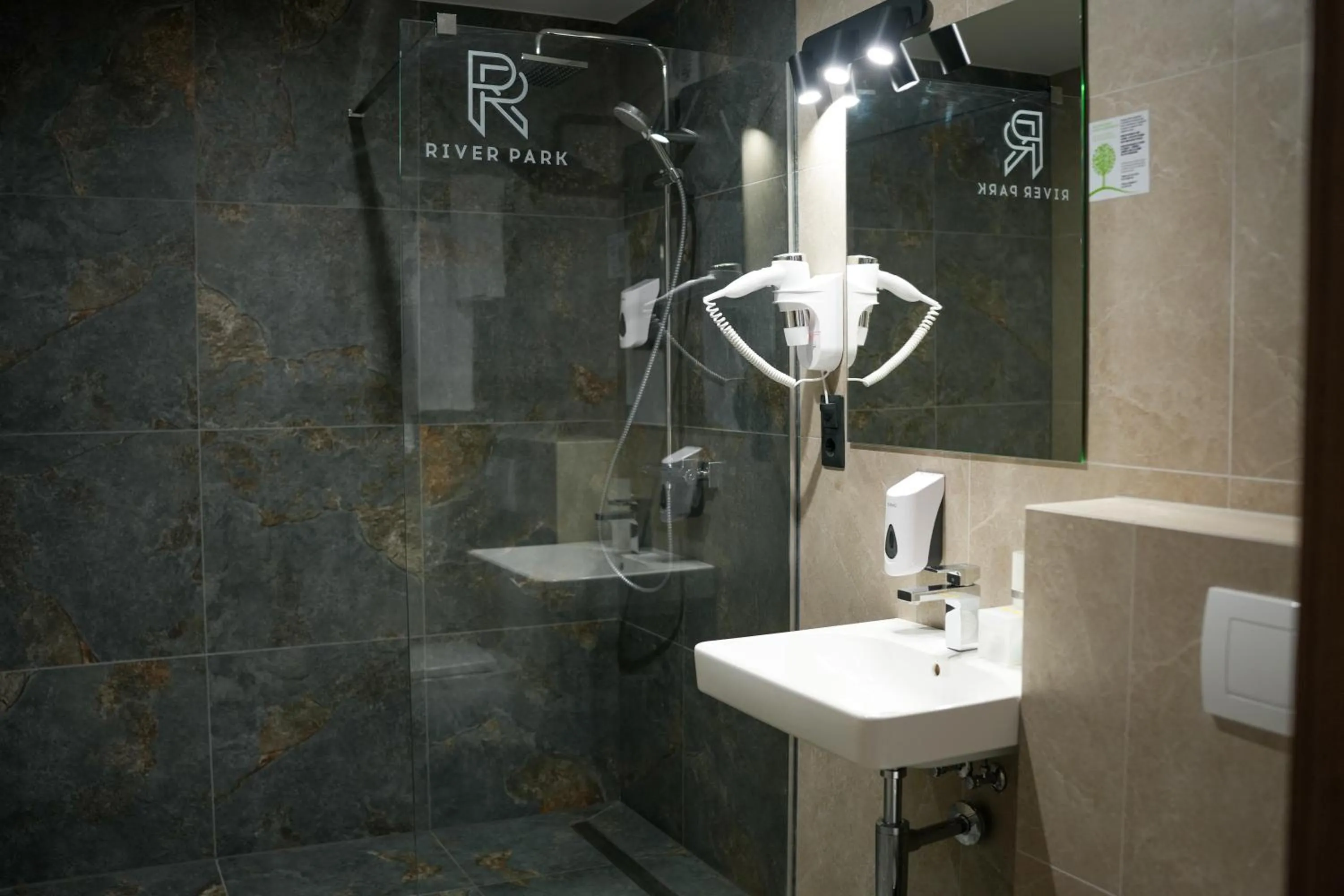 Shower in Optima Collection River Park