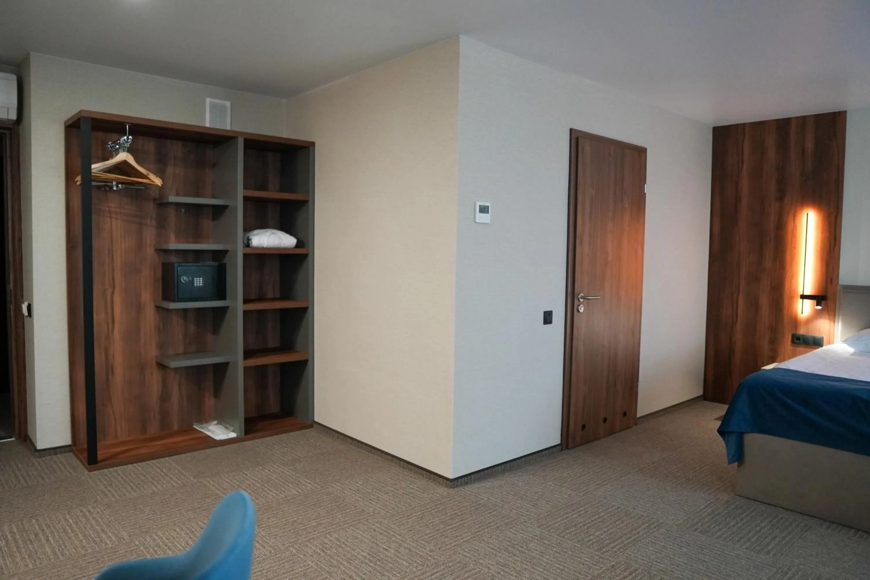 wardrobe, Bed in Optima Collection River Park