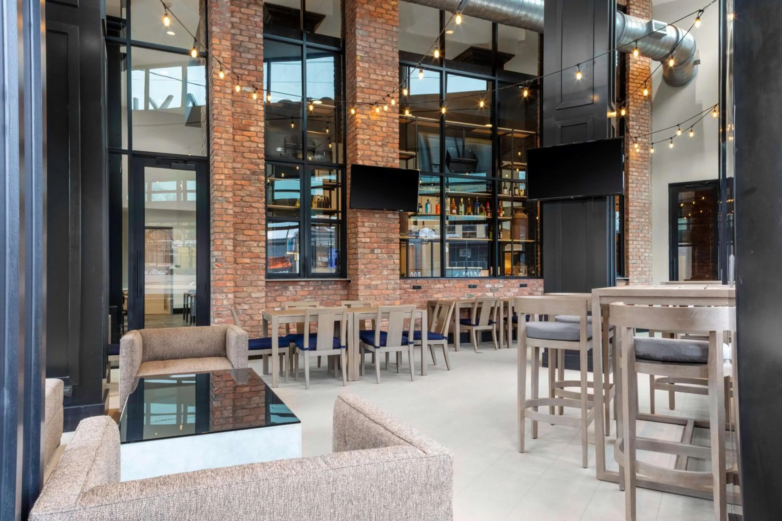 Restaurant/places to eat in Hyatt House Nashville Downtown-Convention Center