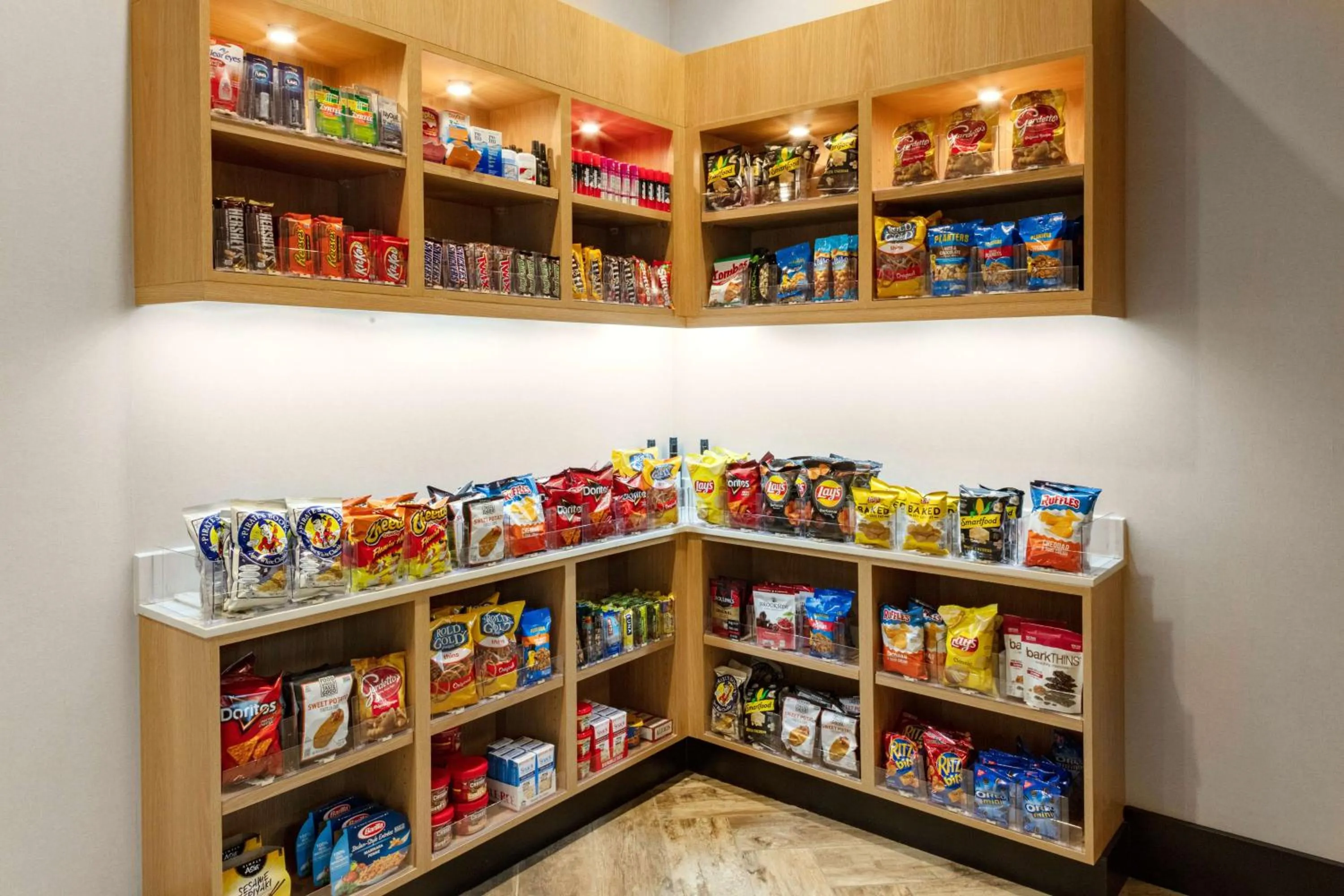 Restaurant/places to eat in Hyatt House Nashville Downtown-Convention Center