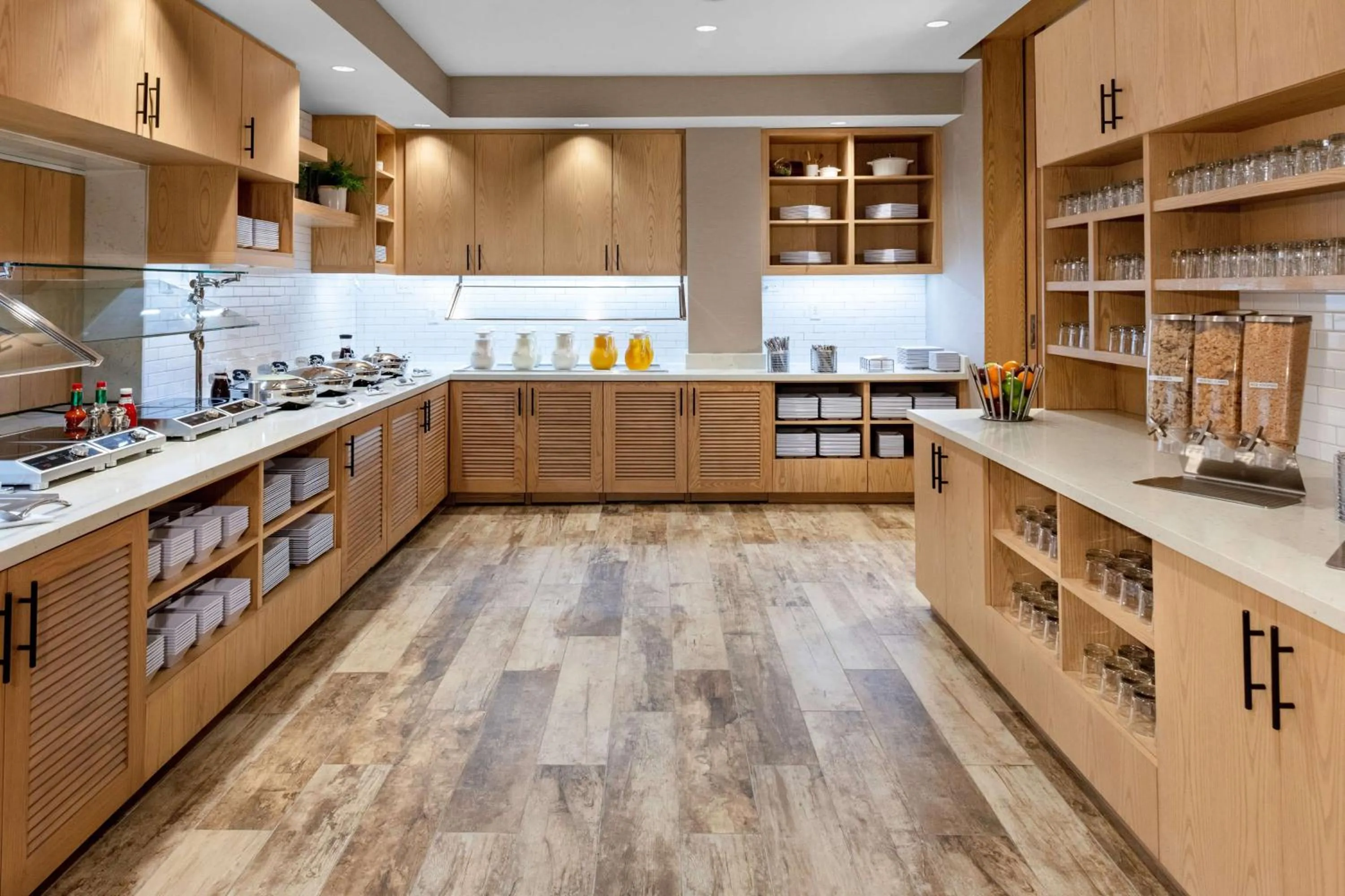 Restaurant/places to eat in Hyatt House Nashville Downtown-Convention Center