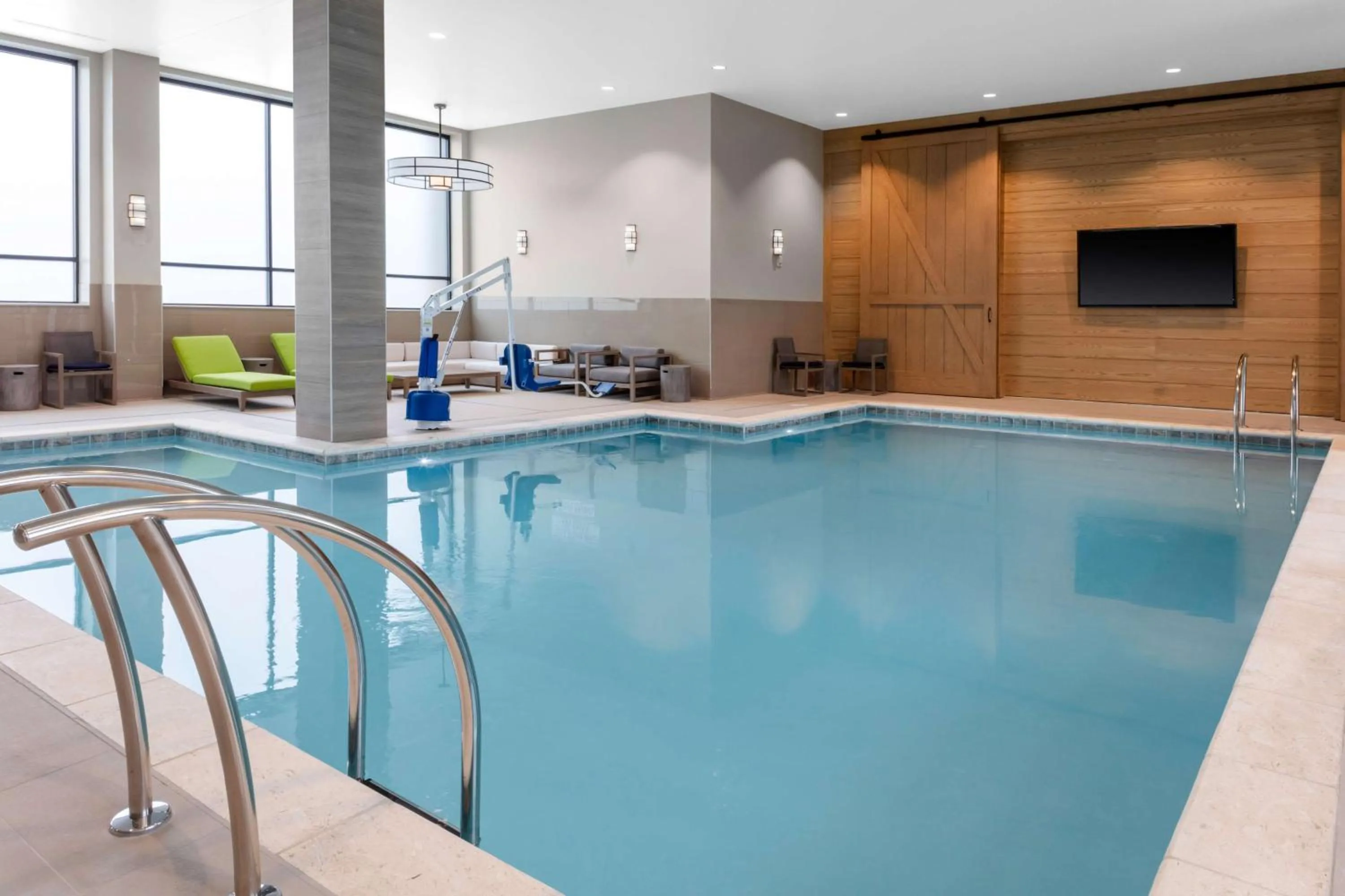 Swimming pool in Hyatt House Nashville Downtown-Convention Center
