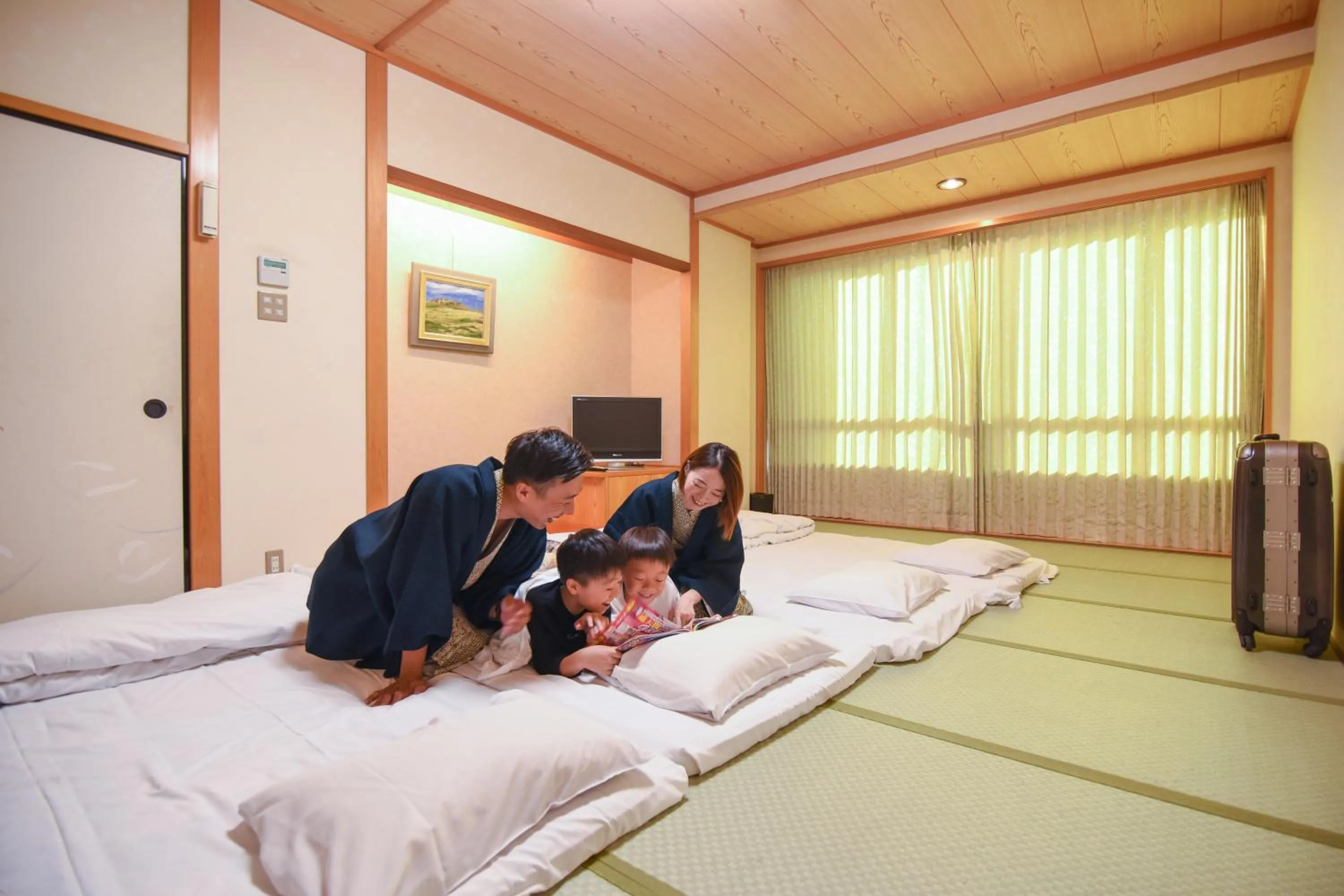 Photo of the whole room, Bed in Hiroshima no Yado Aioi