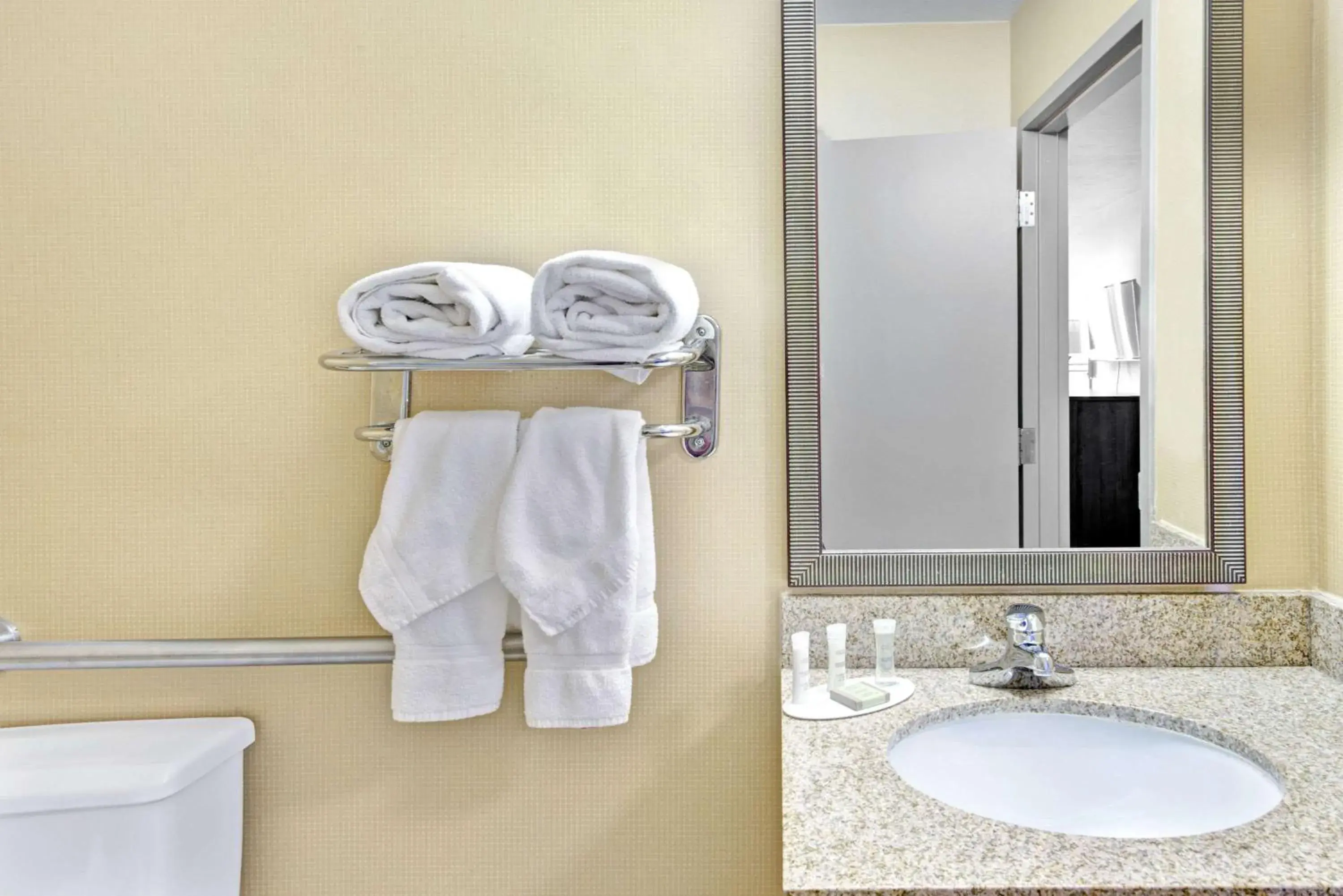 Bathroom in Super 8 by Wyndham Brockton Bathroom in Super 8 by Wyndham Brockton