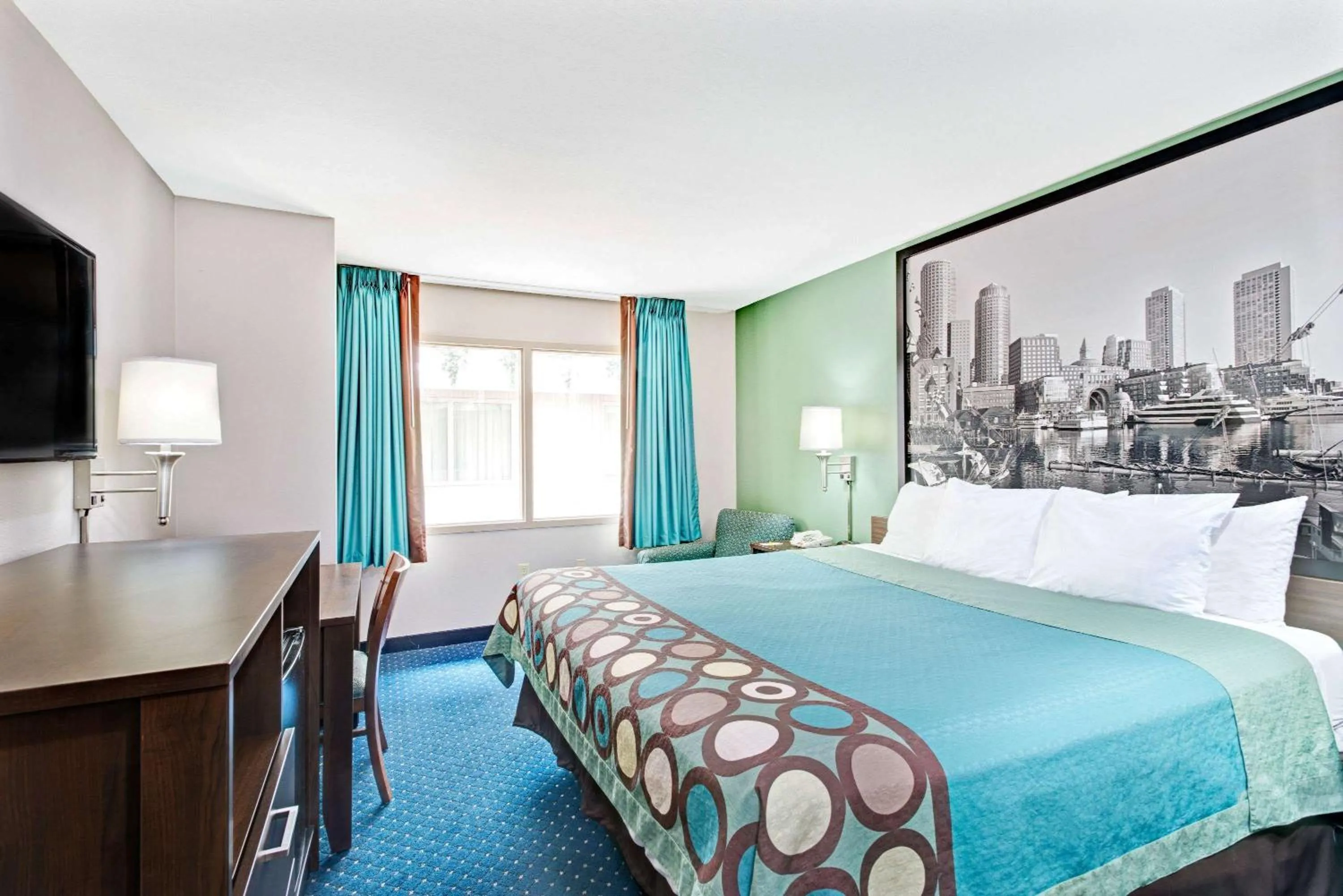 Photo of the whole room, Bed in Super 8 by Wyndham Brockton