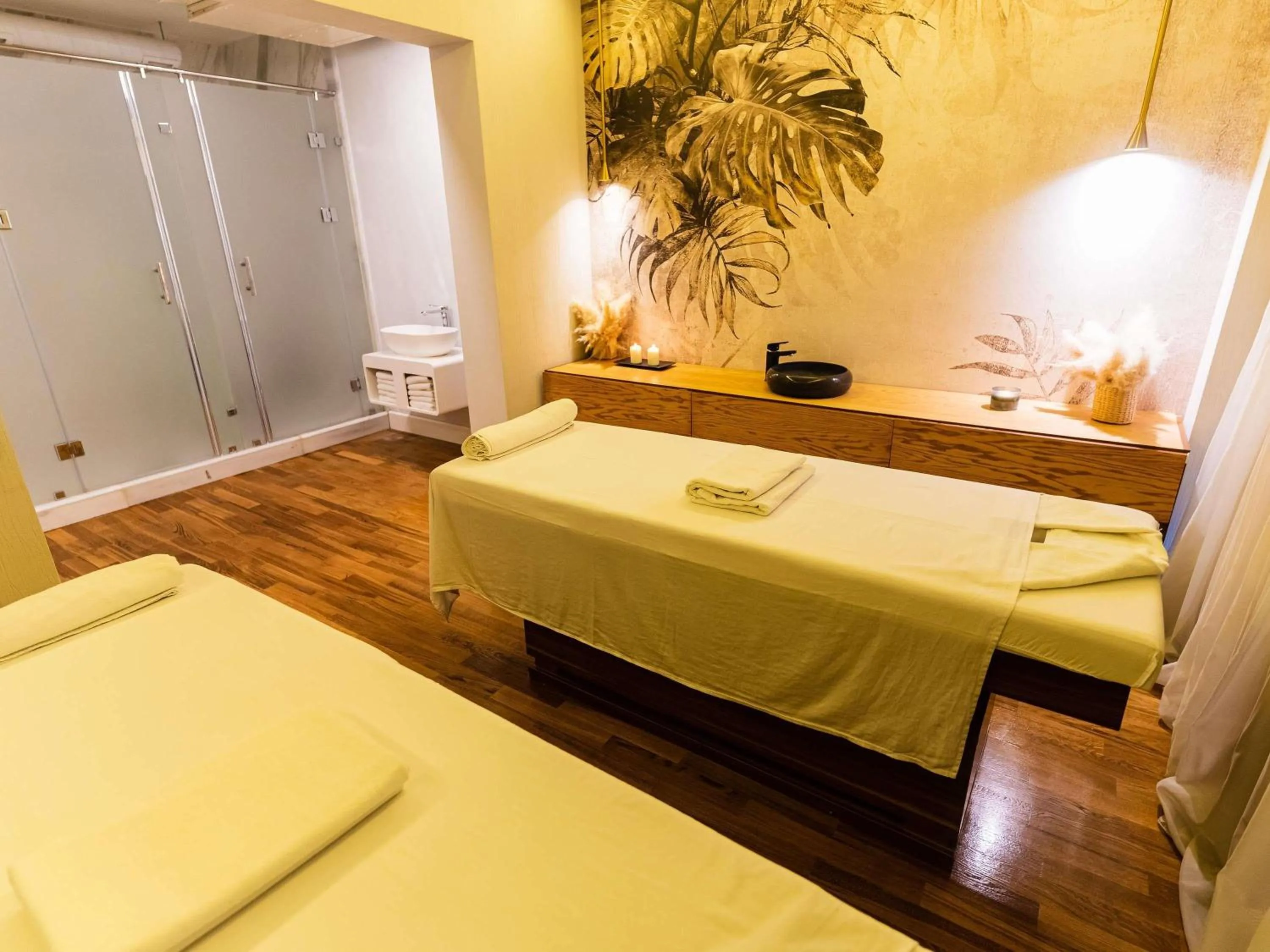 Spa and wellness centre/facilities, Bed in Mercure Baku City