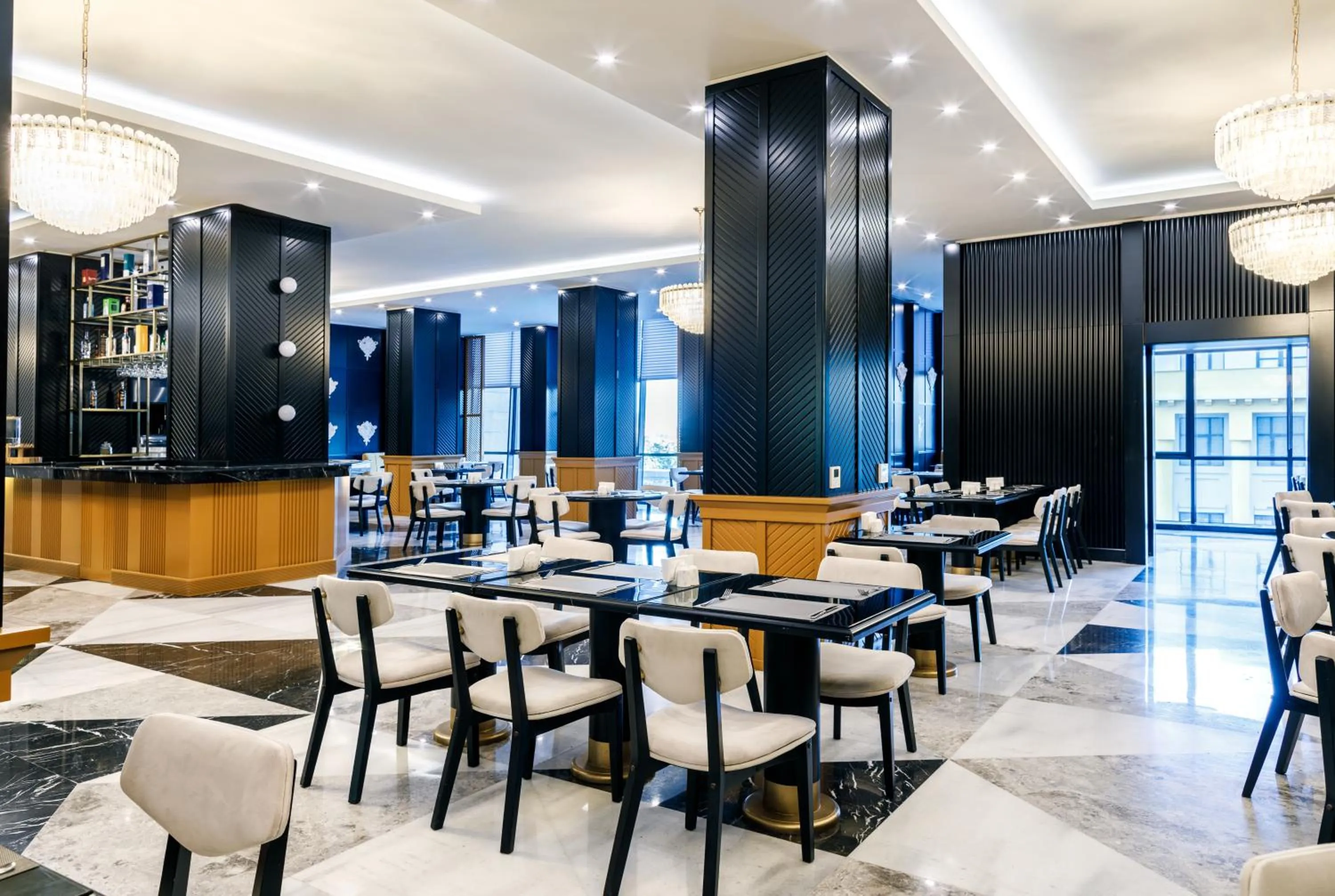 Restaurant/places to eat in Mercure Baku City