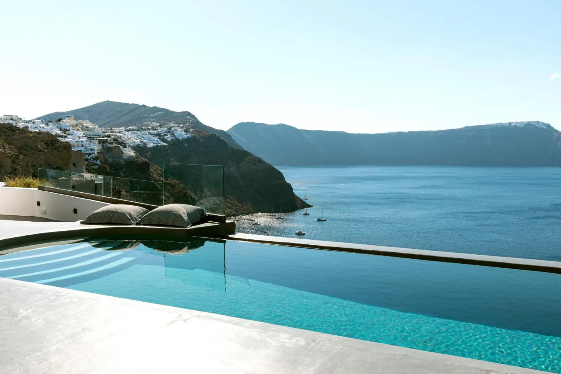 Summer in Pearl of Caldera Oia - Boutique Hotel by Pearl Hotel Collection