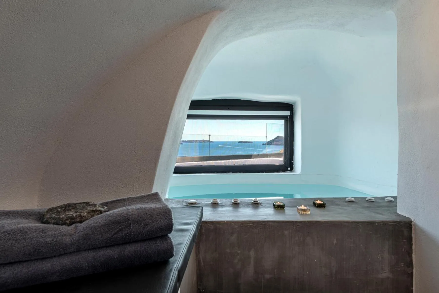 Hot Tub in Pearl of Caldera Oia - Boutique Hotel by Pearl Hotel Collection