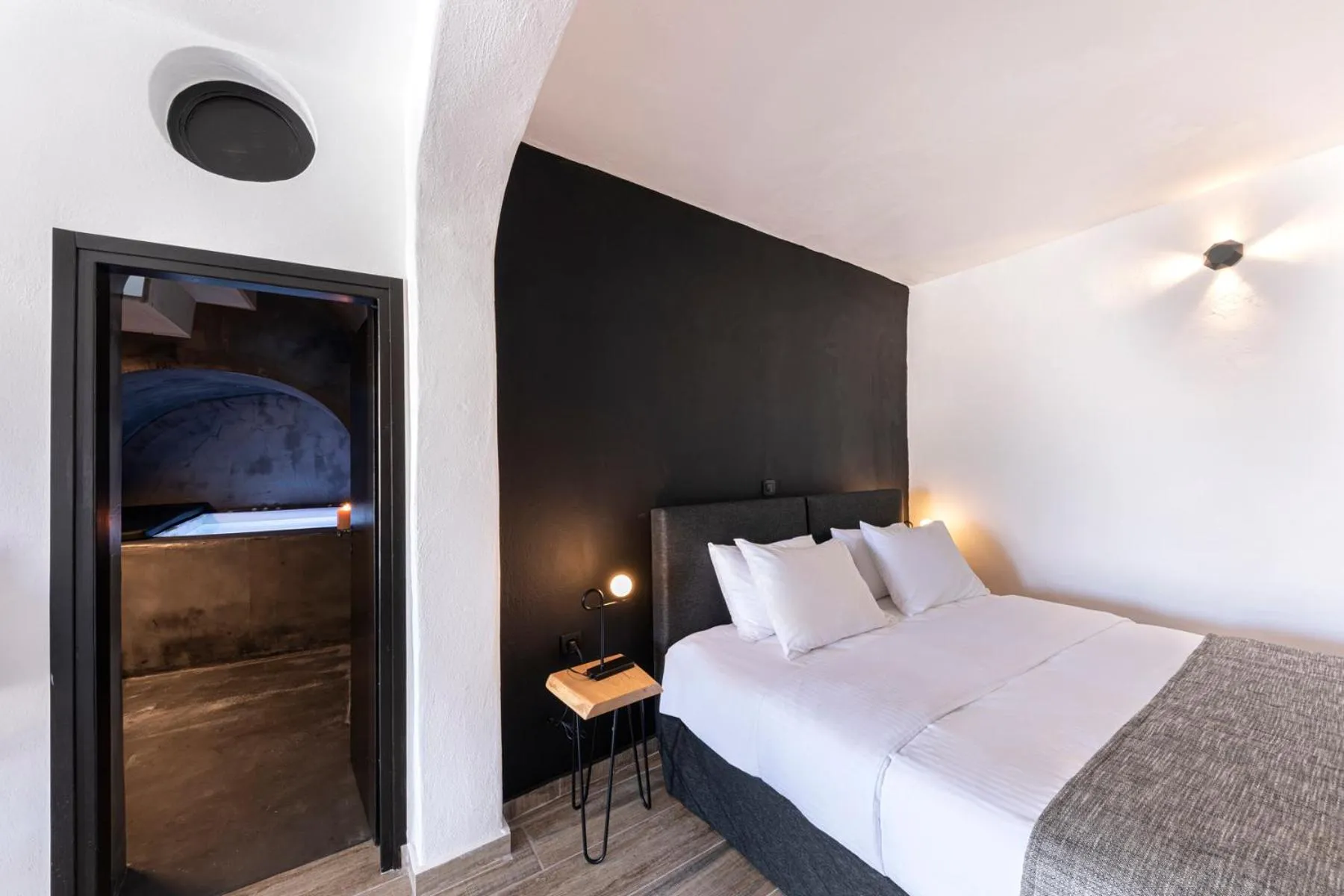 Bed in Pearl of Caldera Oia - Boutique Hotel by Pearl Hotel Collection