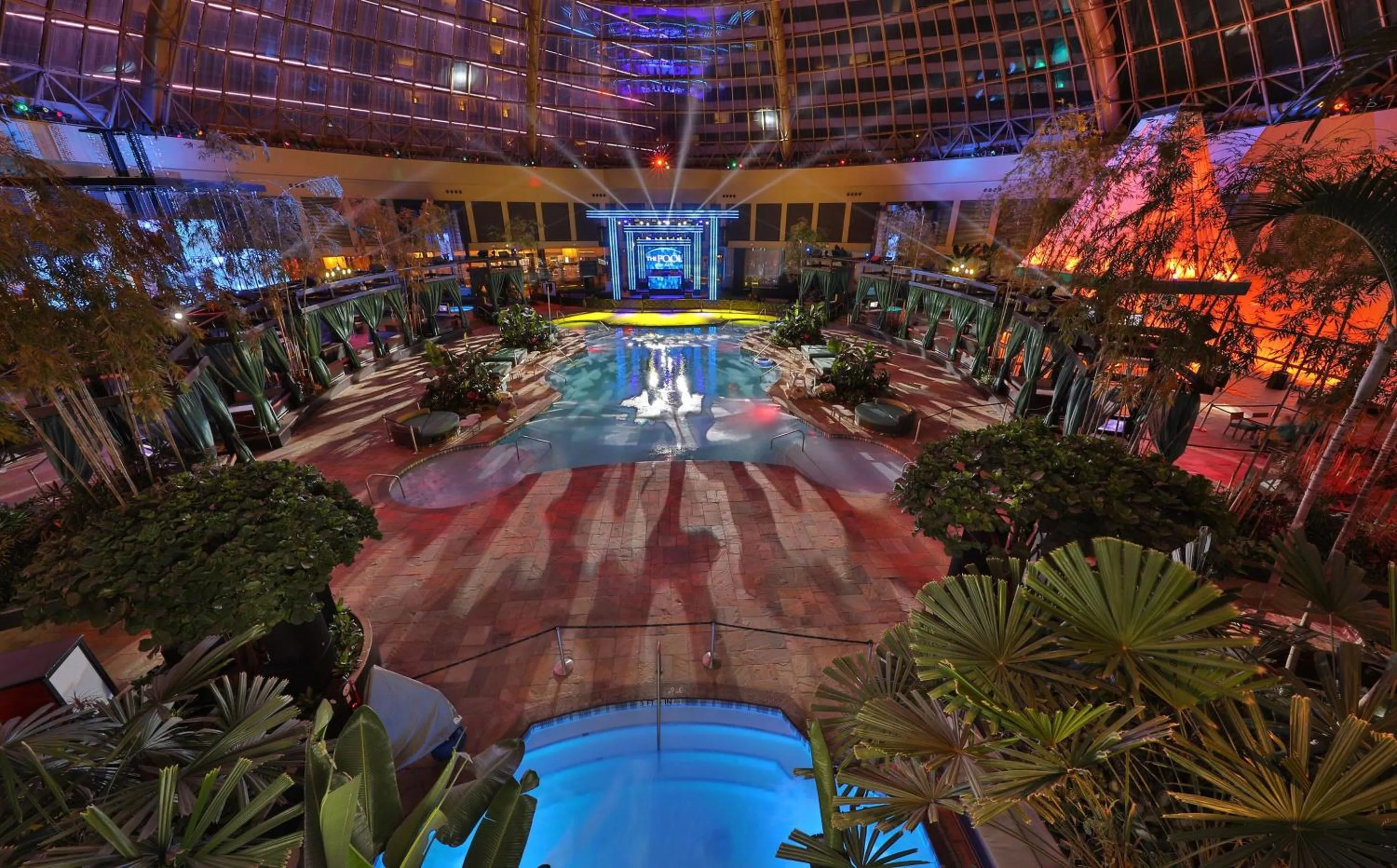 Swimming pool in Harrah's Resort Atlantic City, A Caesars Destination