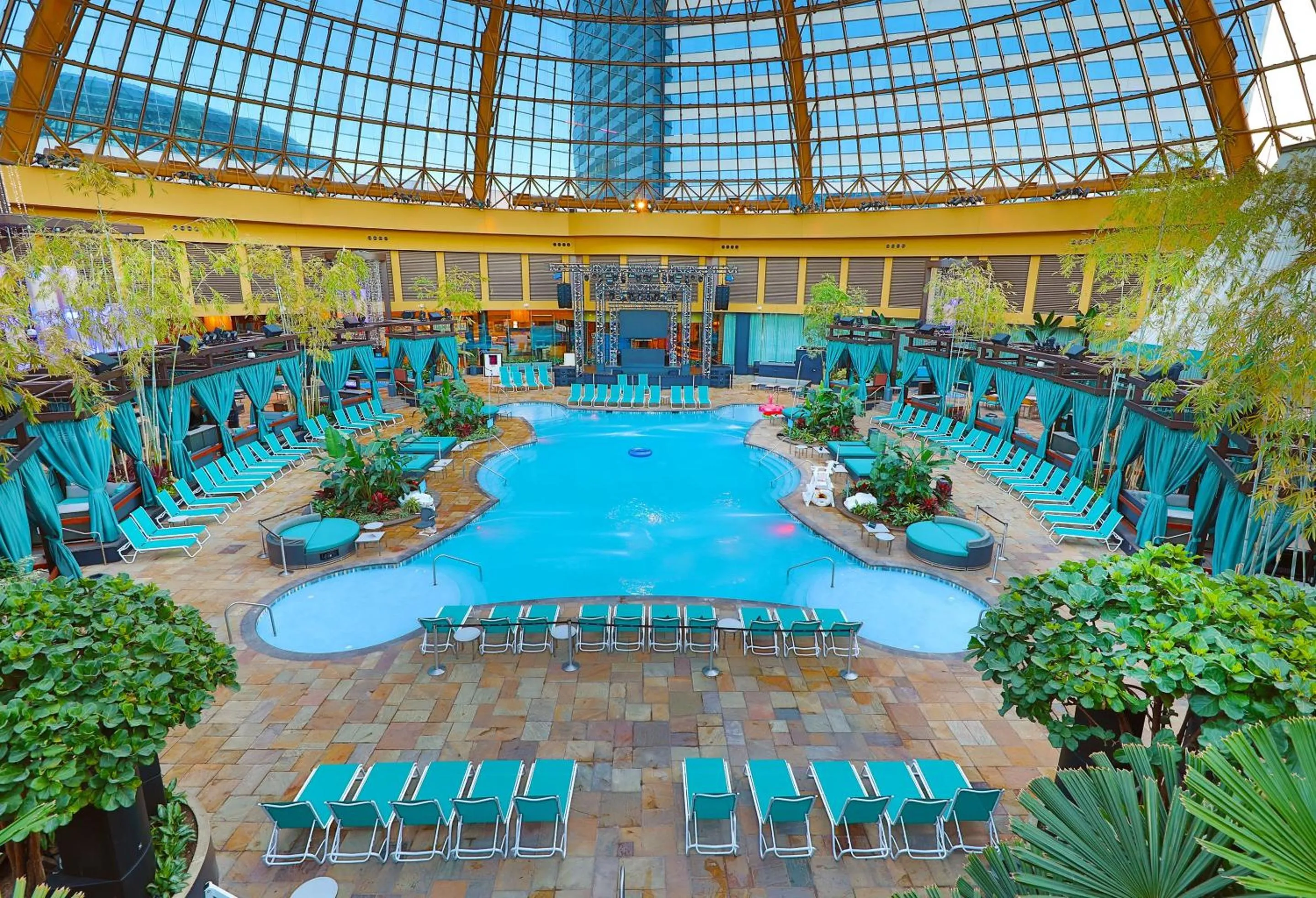 Swimming pool in Harrah's Resort Atlantic City, A Caesars Destination