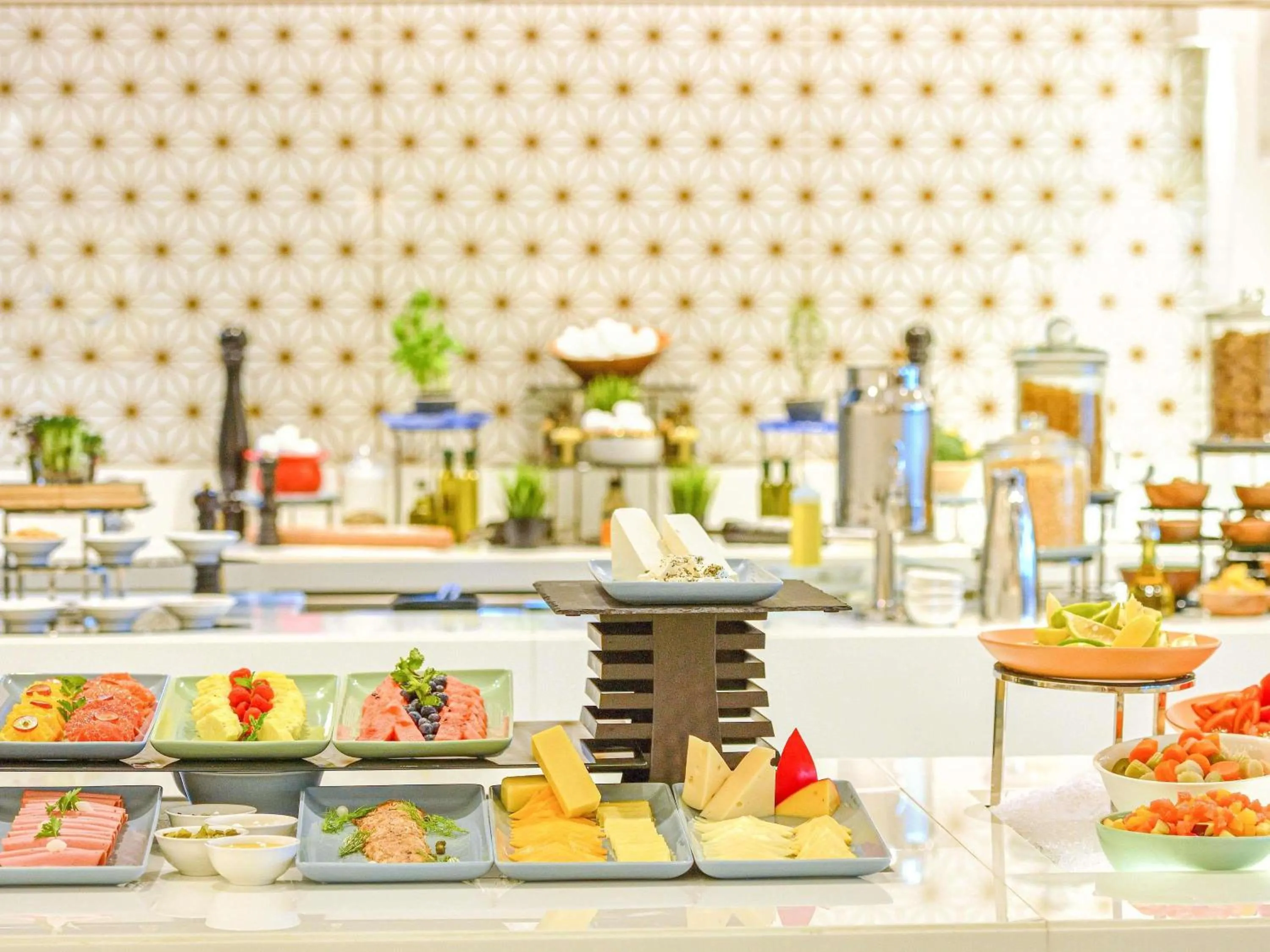 Restaurant/places to eat in Grand Mercure Dubai City