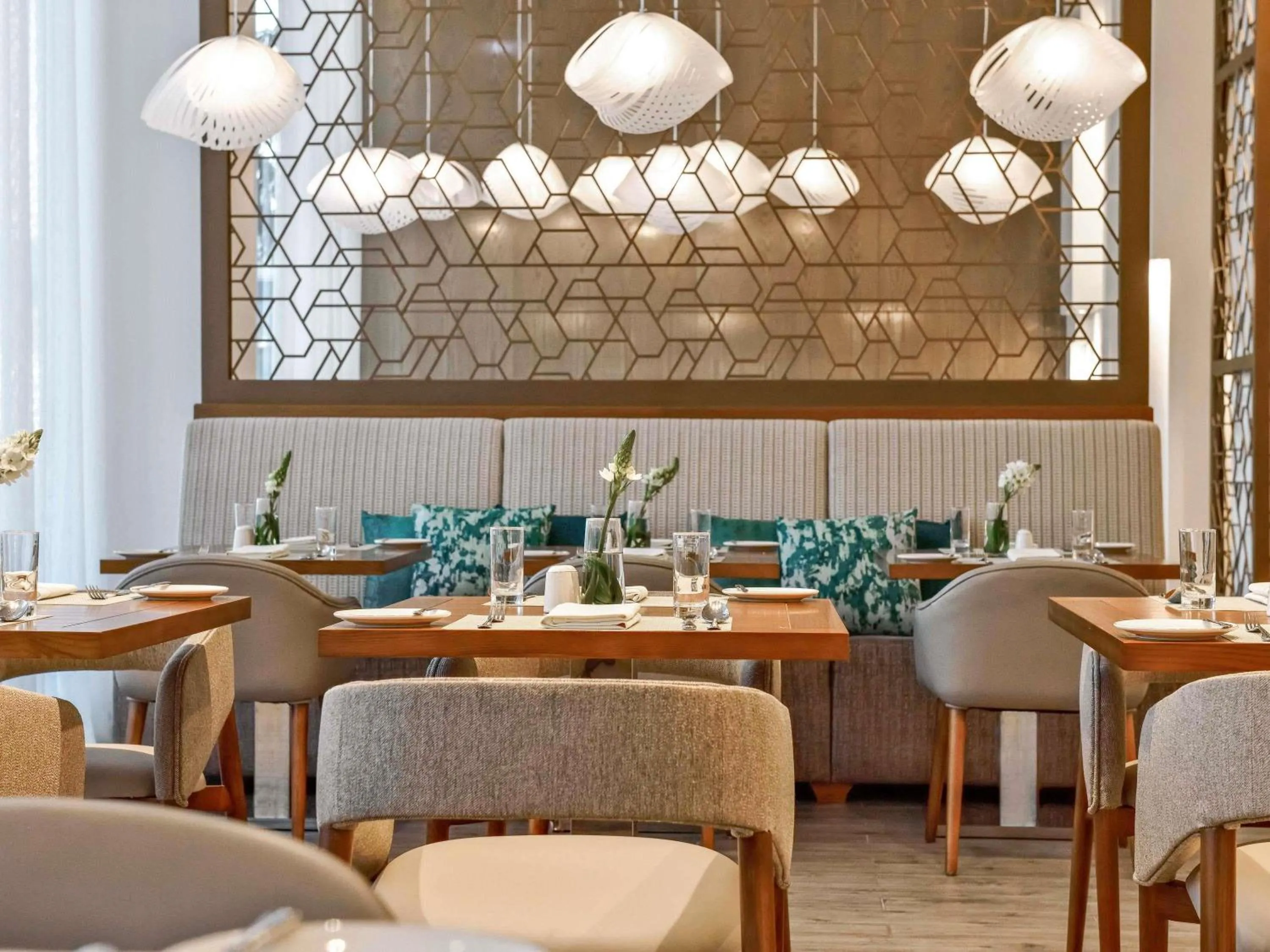 Restaurant/places to eat in Grand Mercure Dubai City