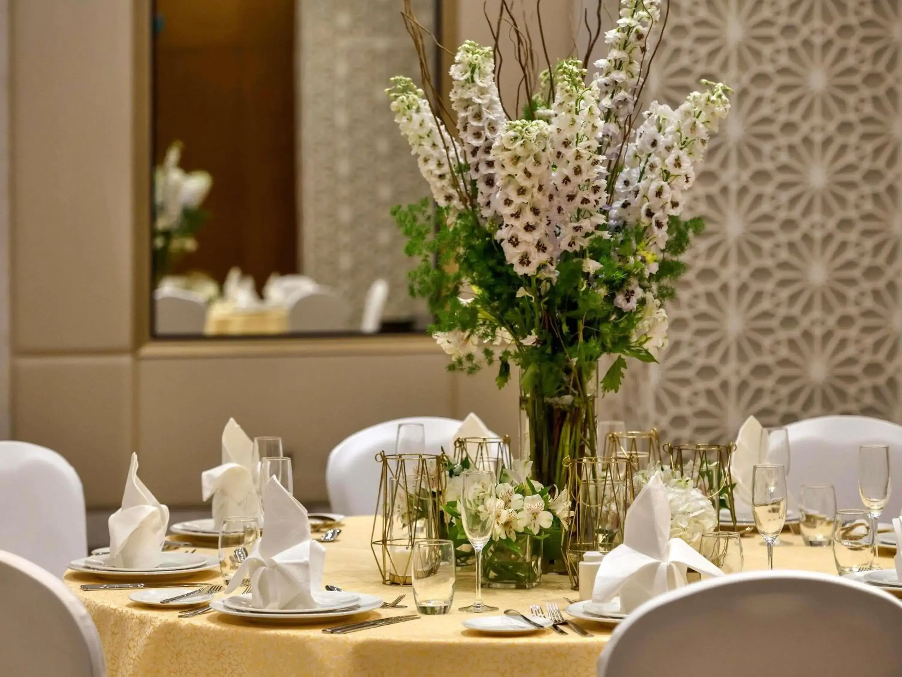 Property building in Grand Mercure Dubai City Property building in Grand Mercure Dubai City