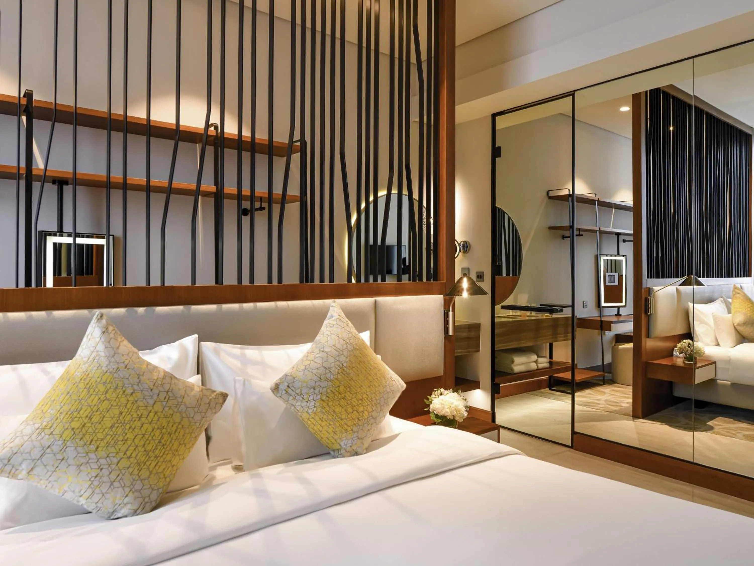 Bedroom, Bed in Grand Mercure Dubai City