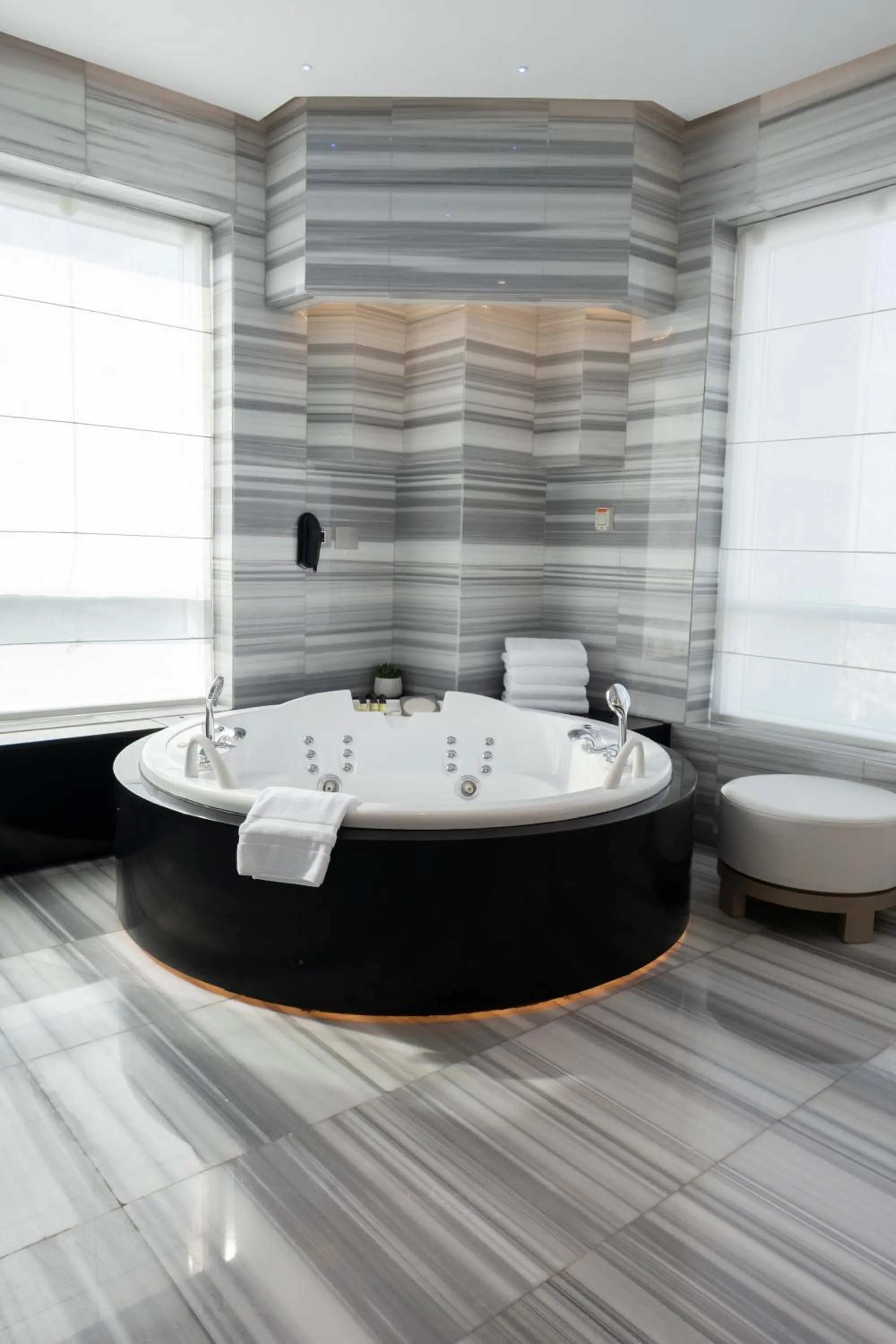 Property building in Pullman Doha West Bay