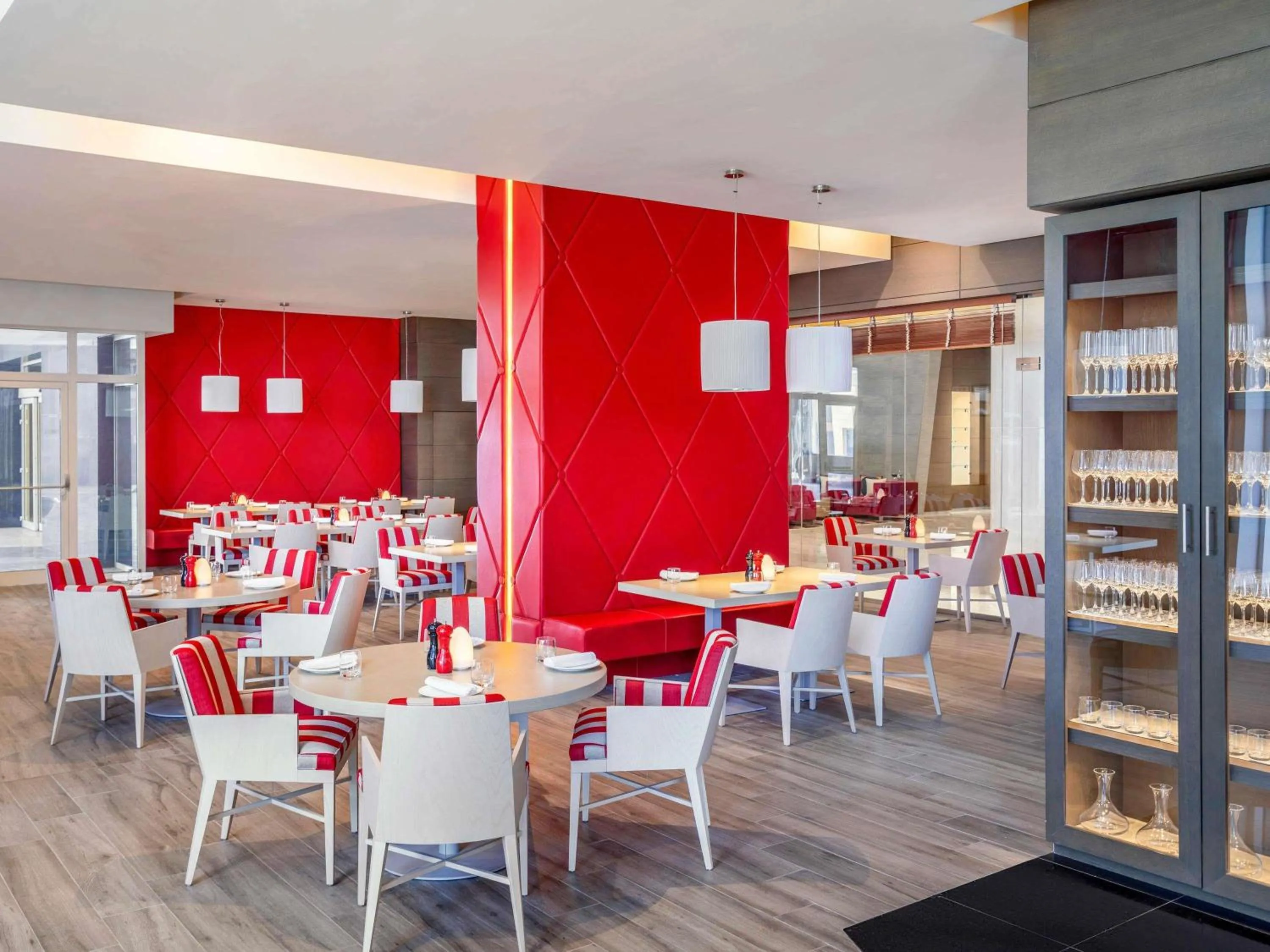 Restaurant/places to eat in Pullman Doha West Bay