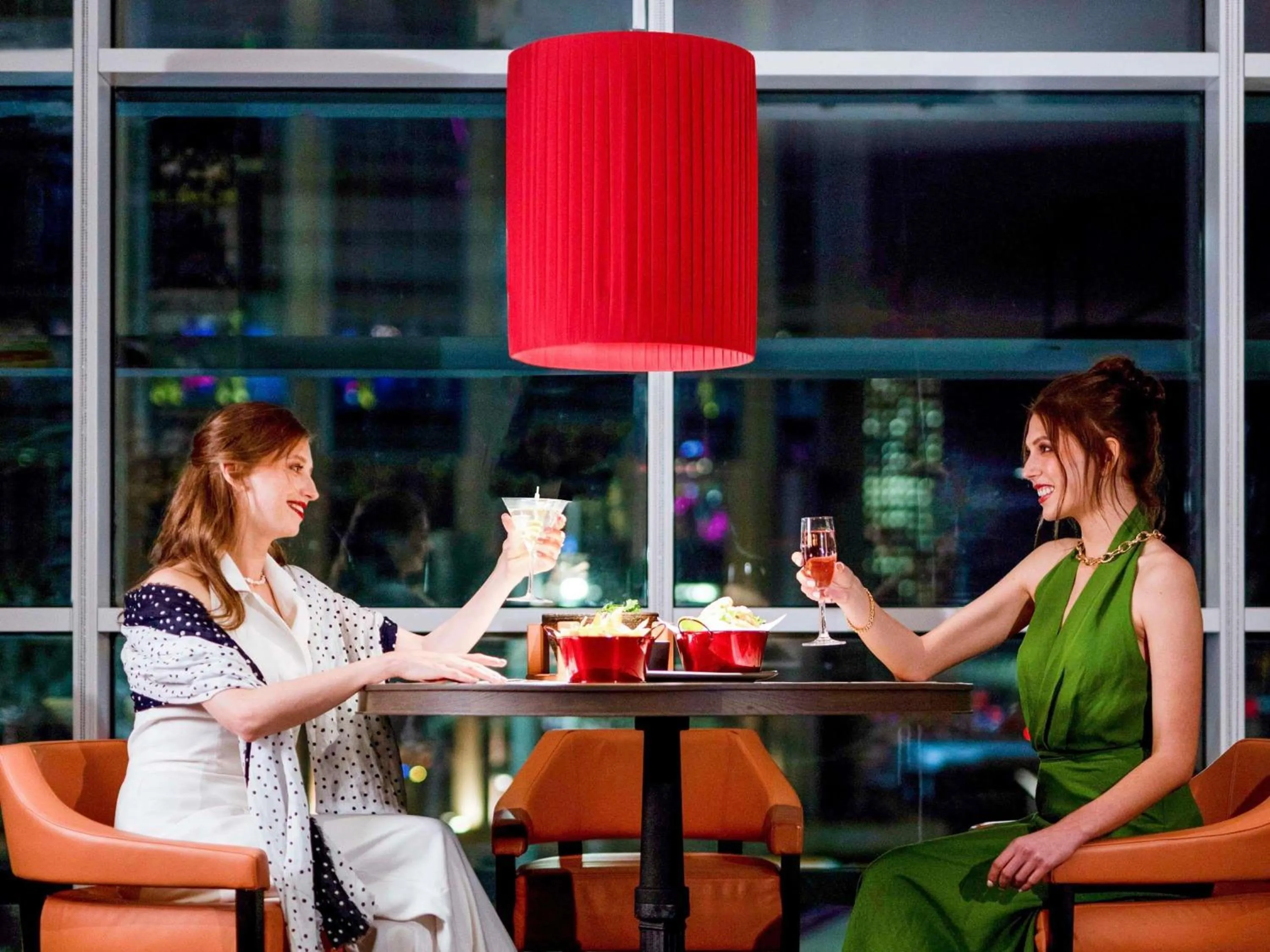 Lounge or bar in Pullman Doha West Bay