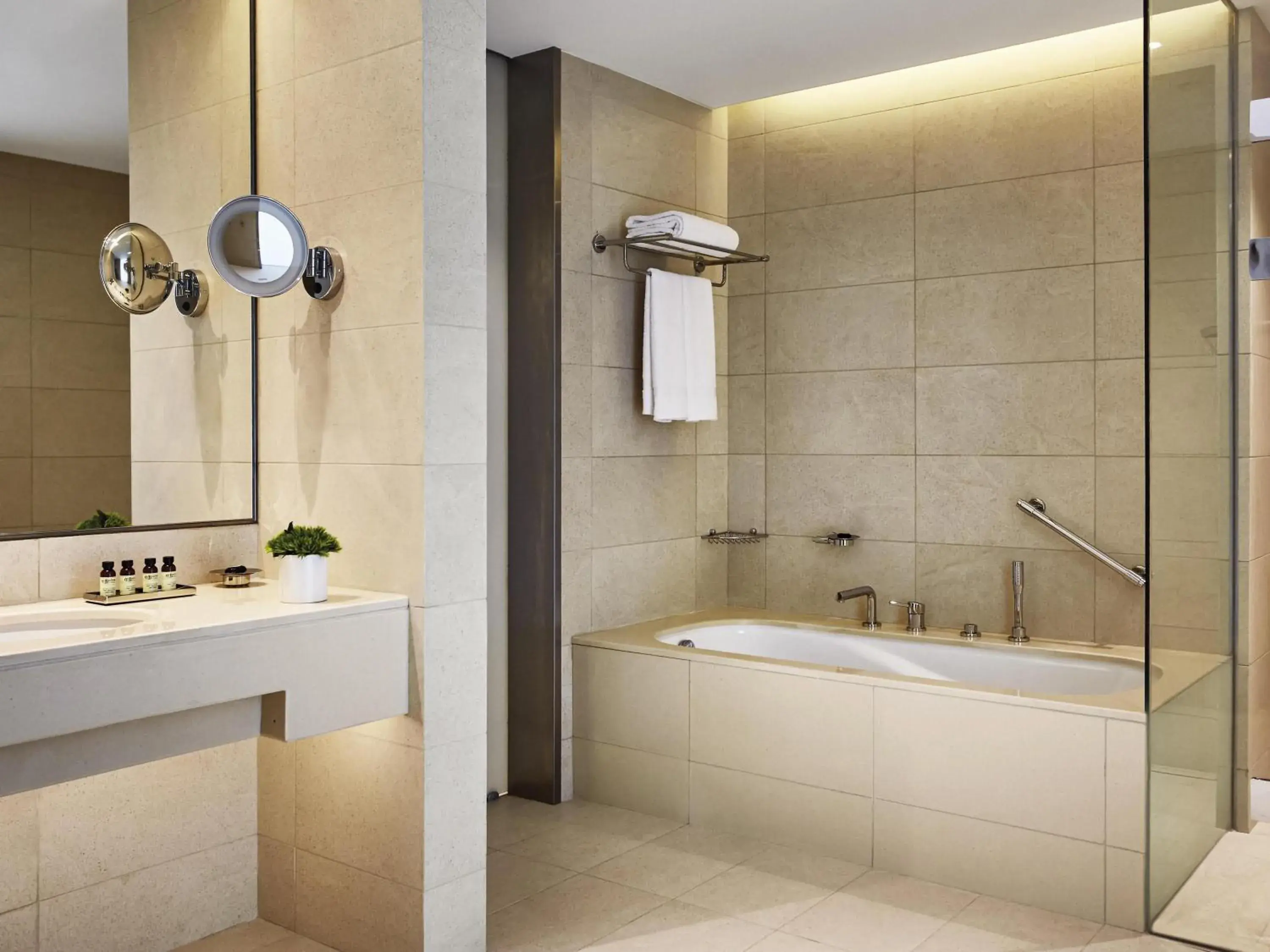 Superior King Room in Pullman Doha West Bay Superior King Room in Pullman Doha West Bay