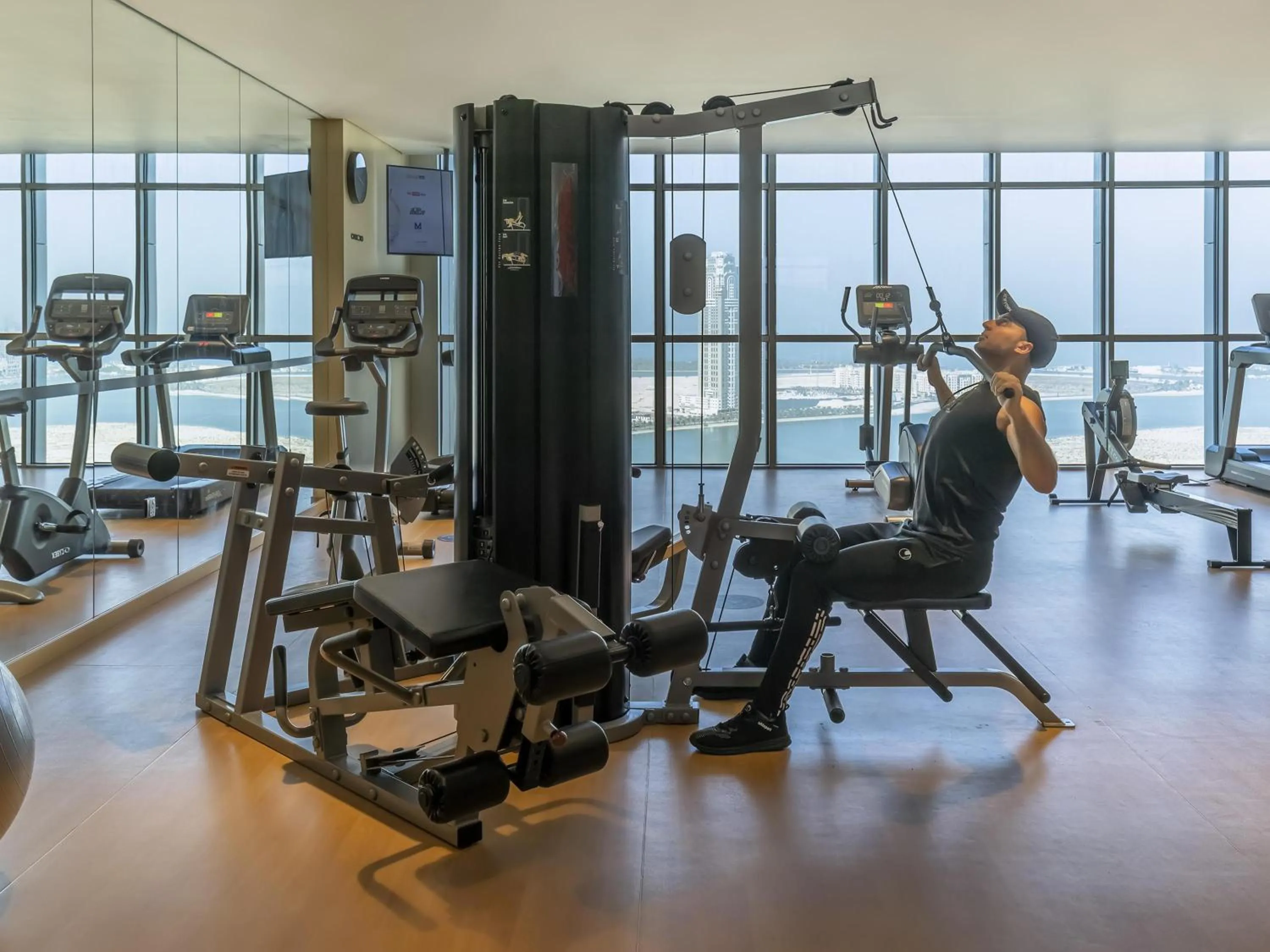Fitness centre/facilities in Pullman Sharjah