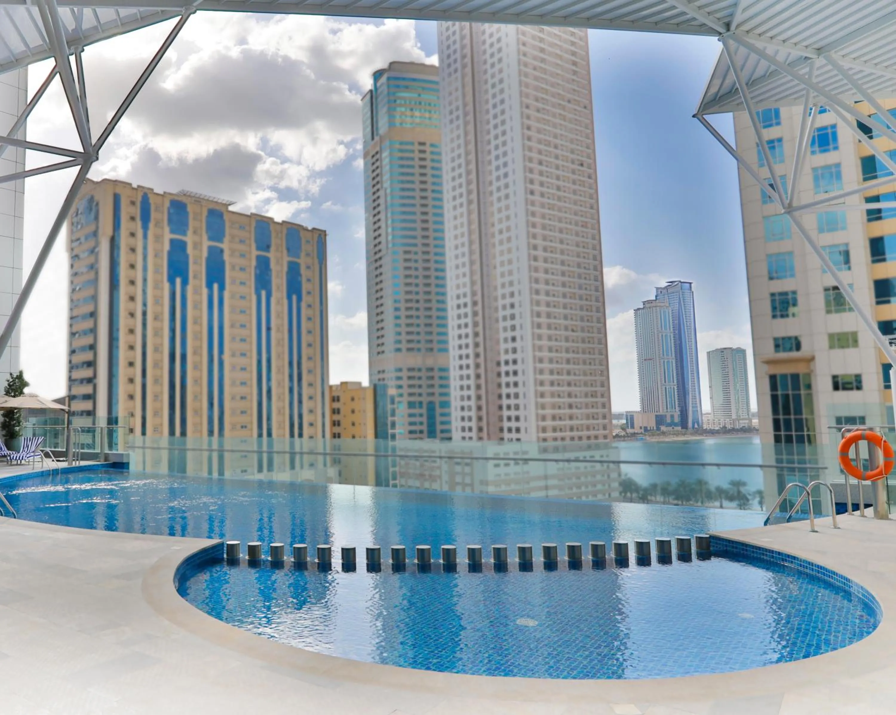 Swimming pool in Pullman Sharjah