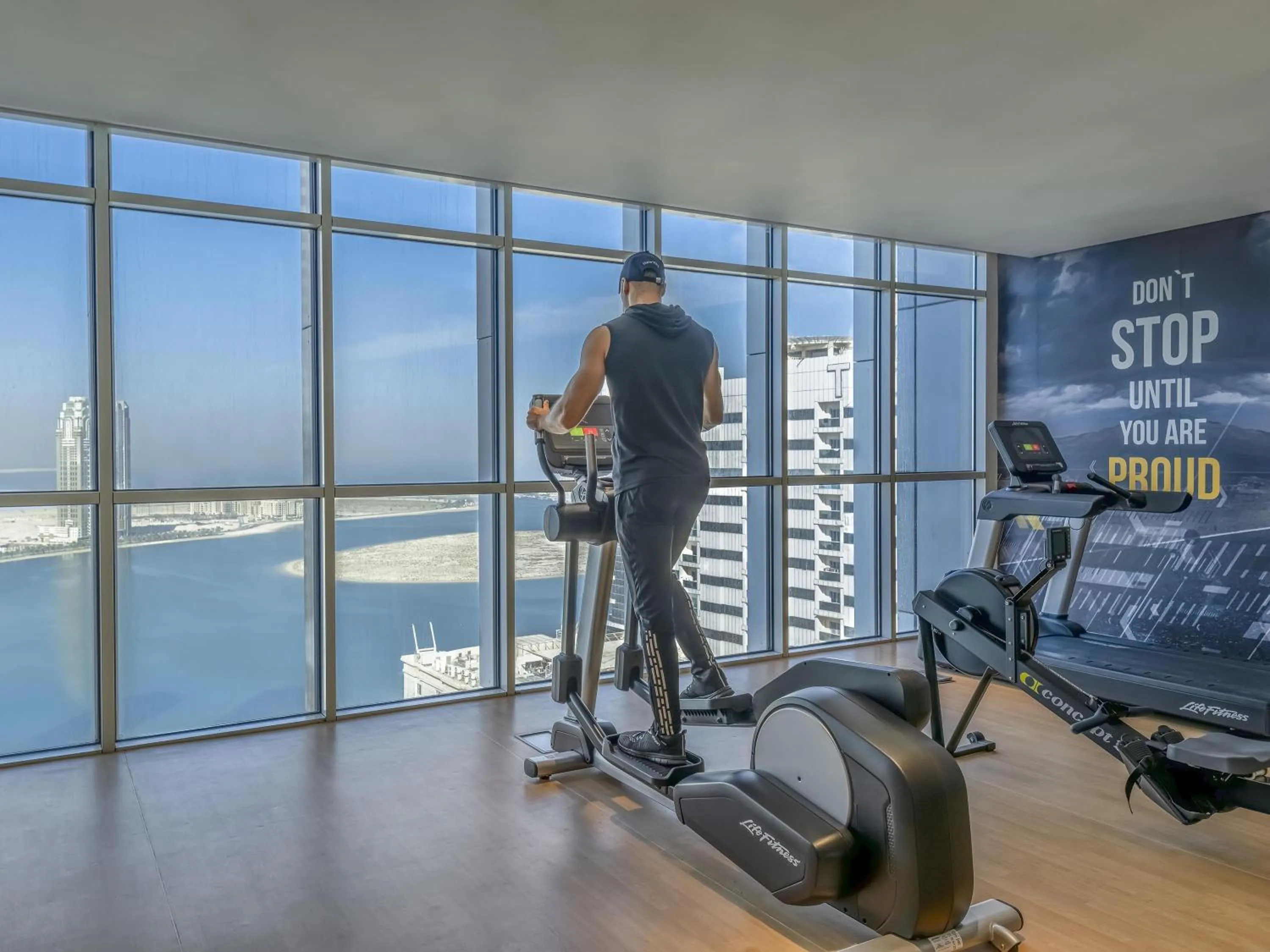 Fitness centre/facilities in Pullman Sharjah