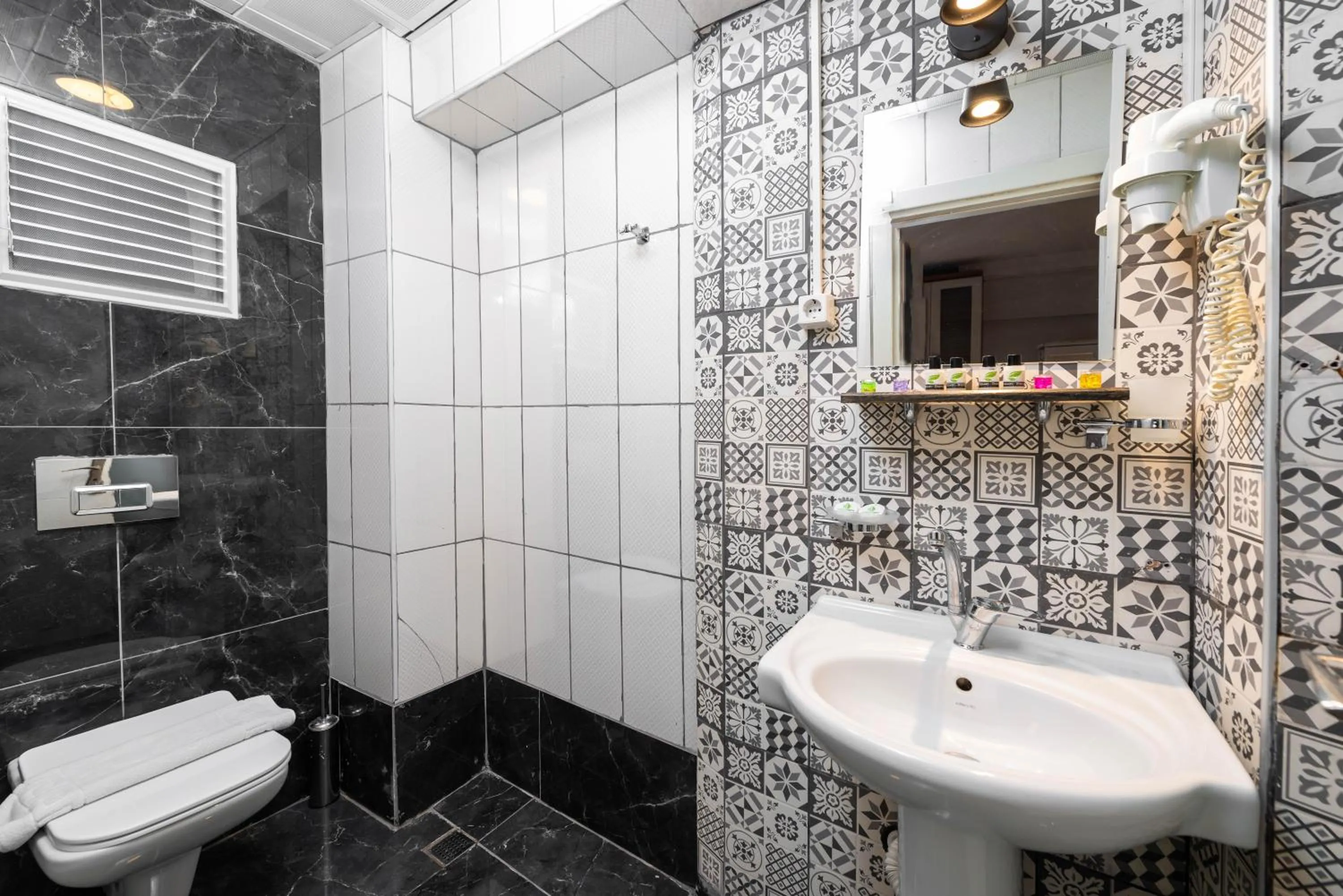 Bathroom in Stone Hause Küçük Ayasofya Mah