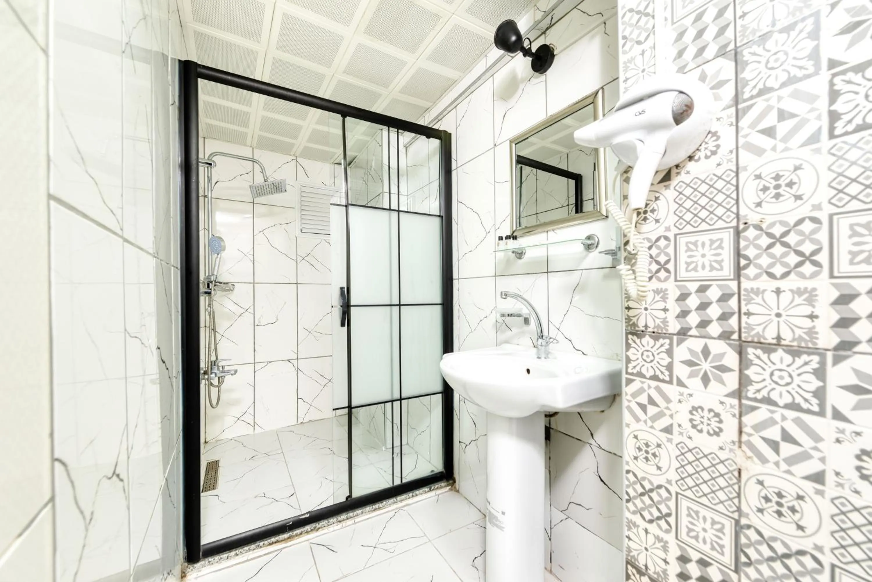 Shower in Stone Hause Küçük Ayasofya Mah