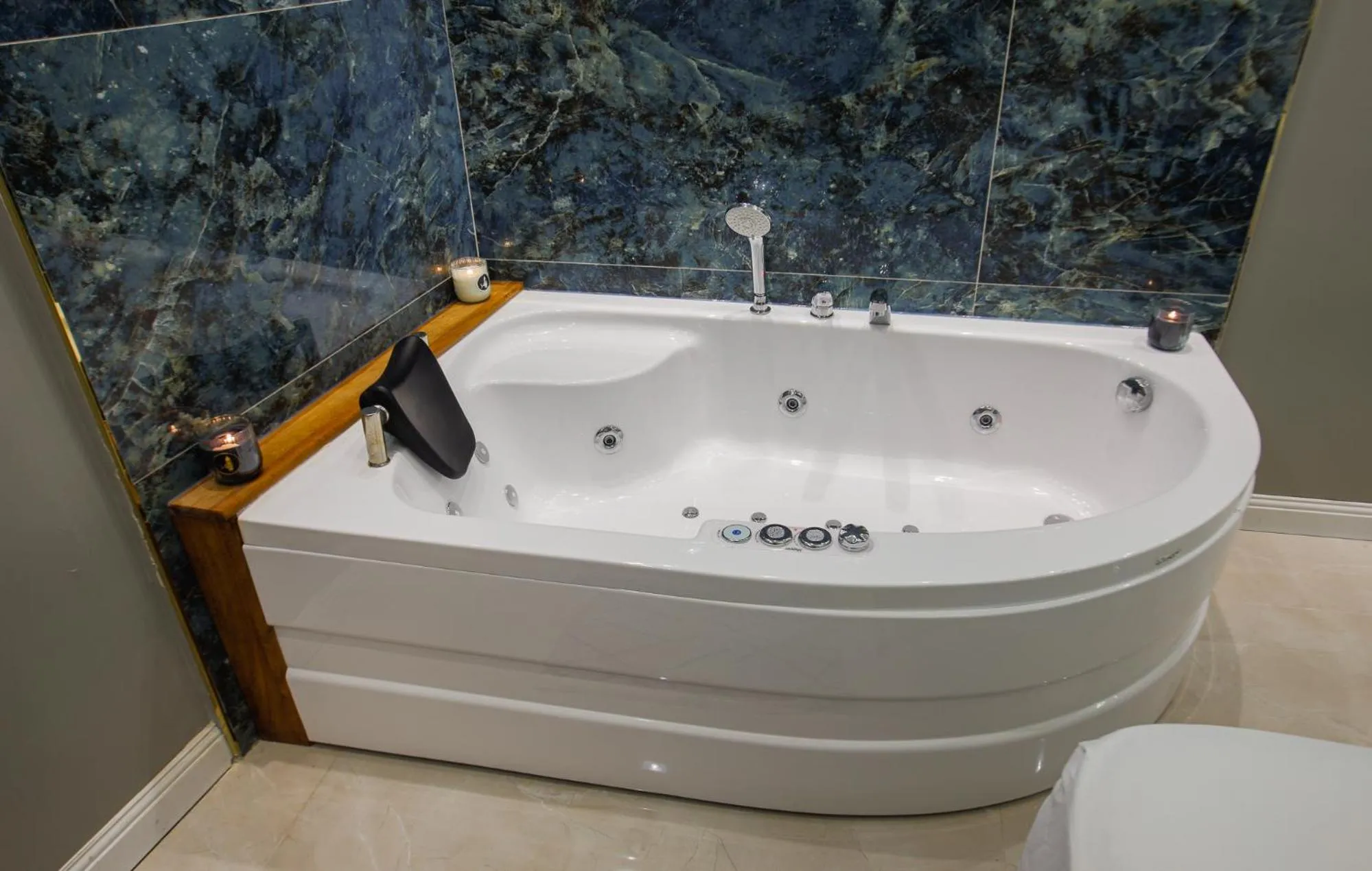 Hot Tub in Stone Suites