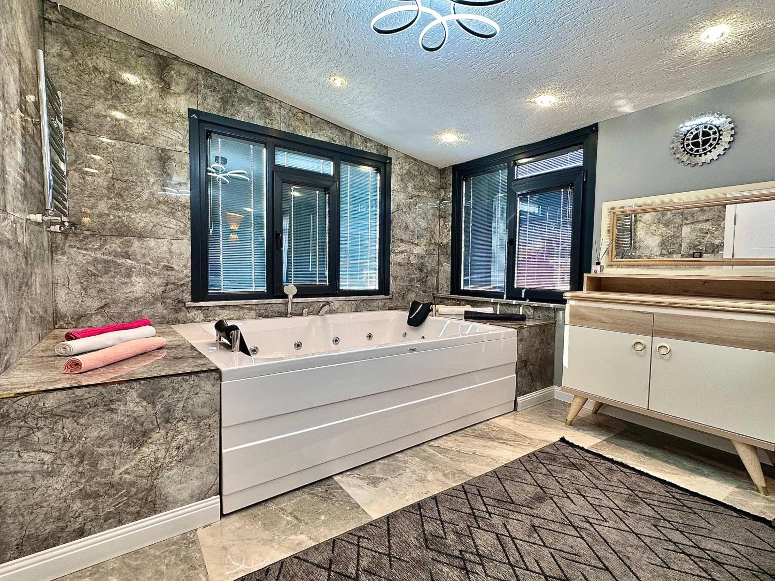 Hot Tub in Stone Suites