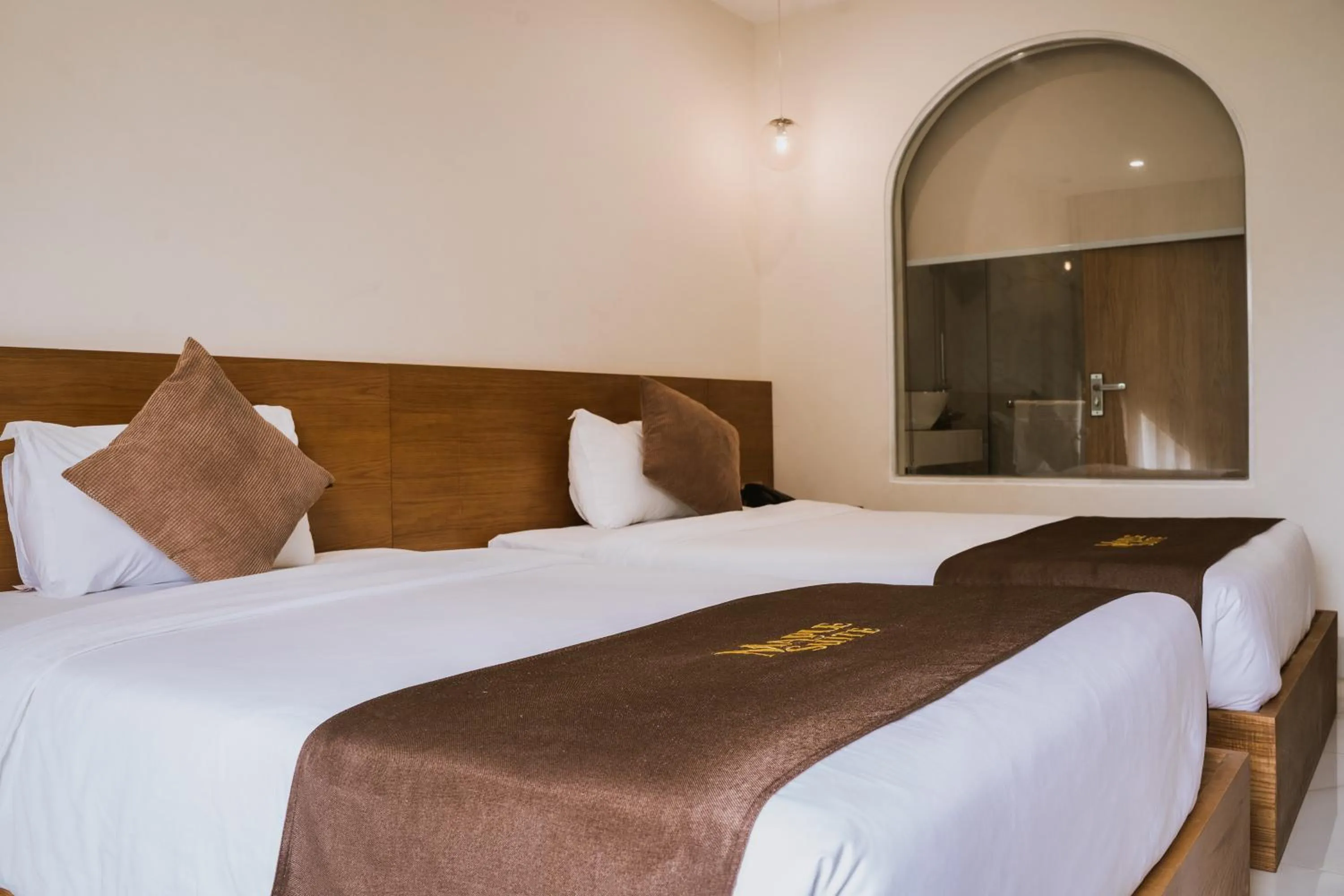 Bed in Maple Suite Hotel & Apartment