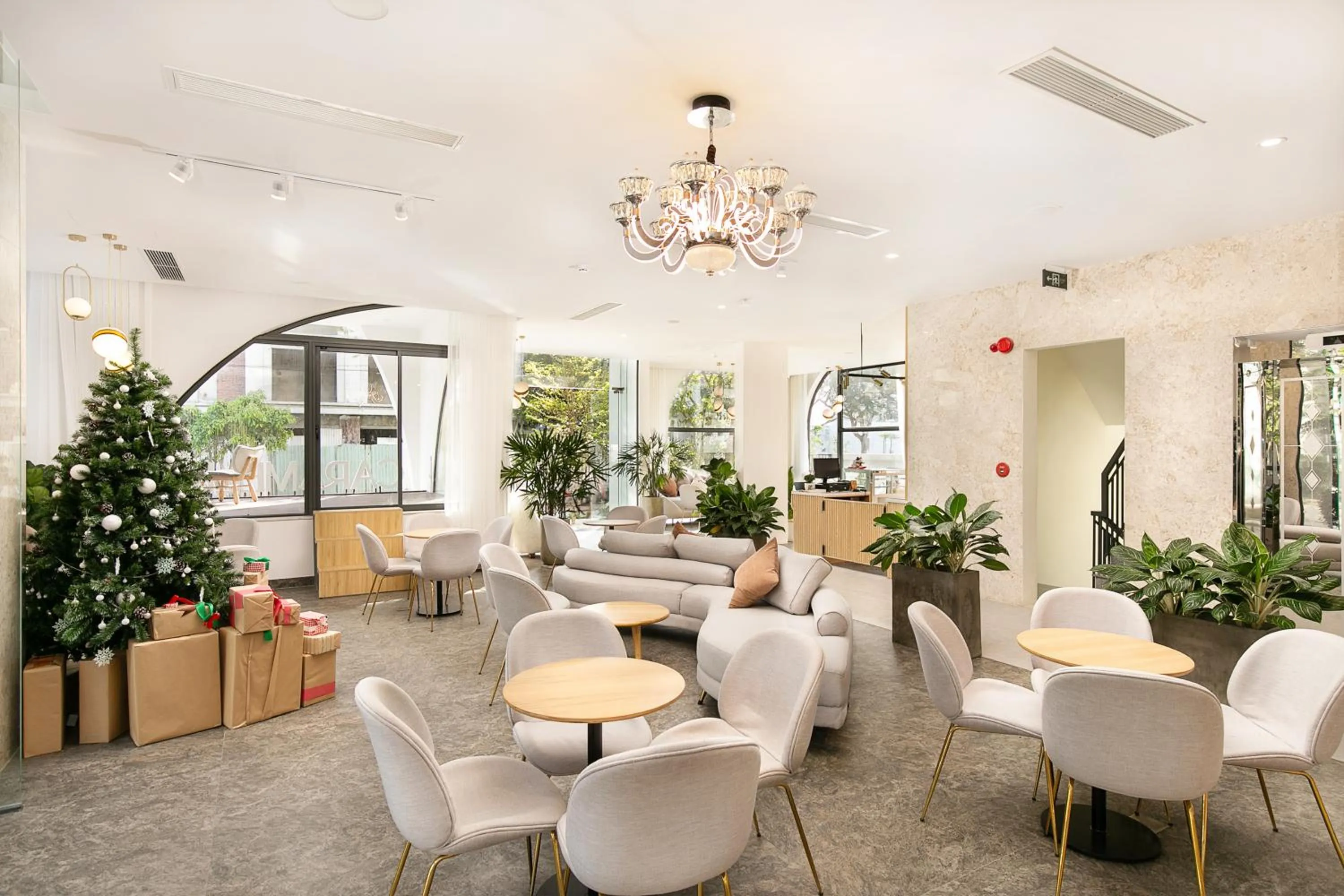 Lobby or reception in Maple Suite Hotel & Apartment