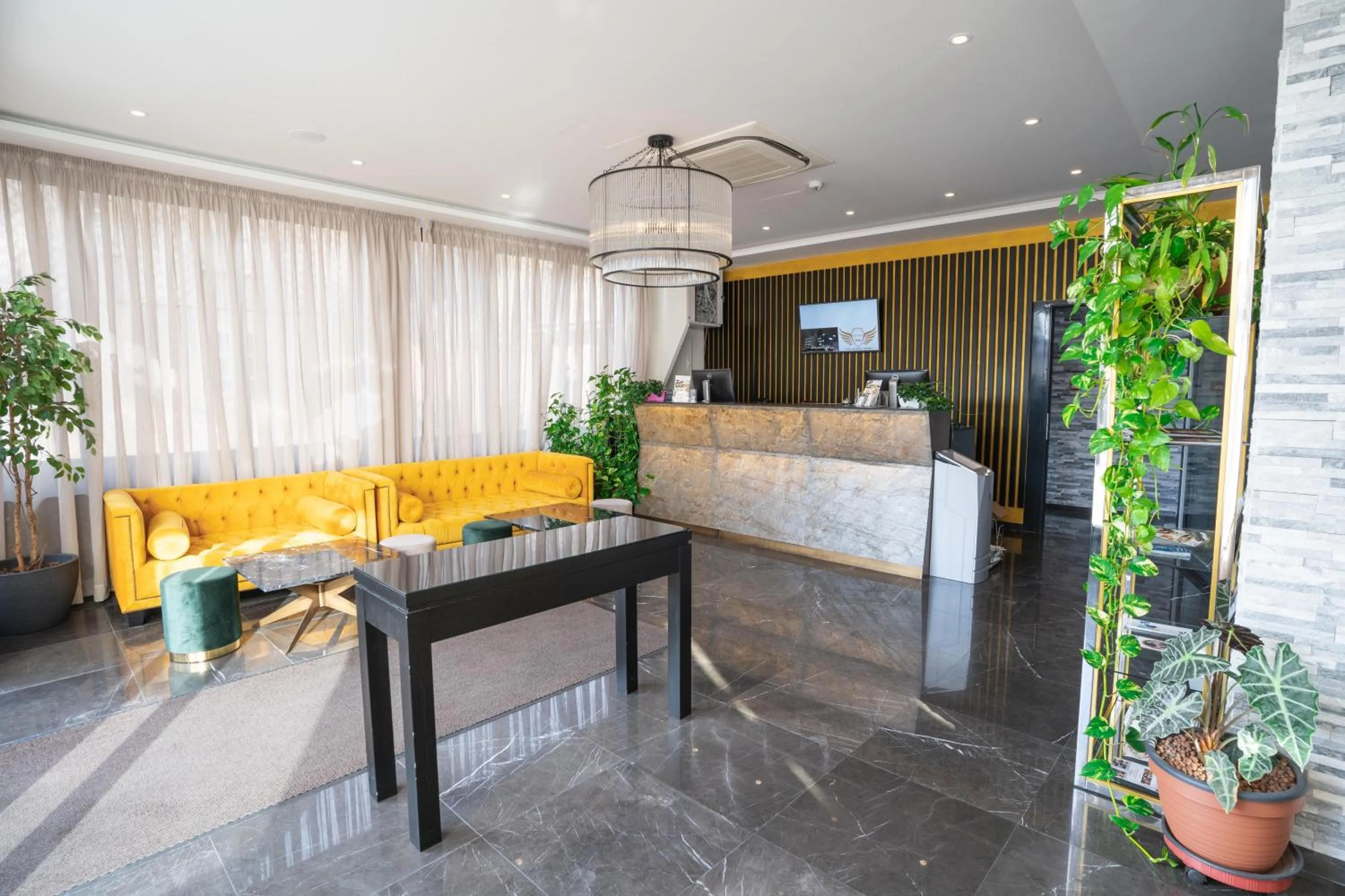 Lobby or reception in My Home Hotel - Free Parking