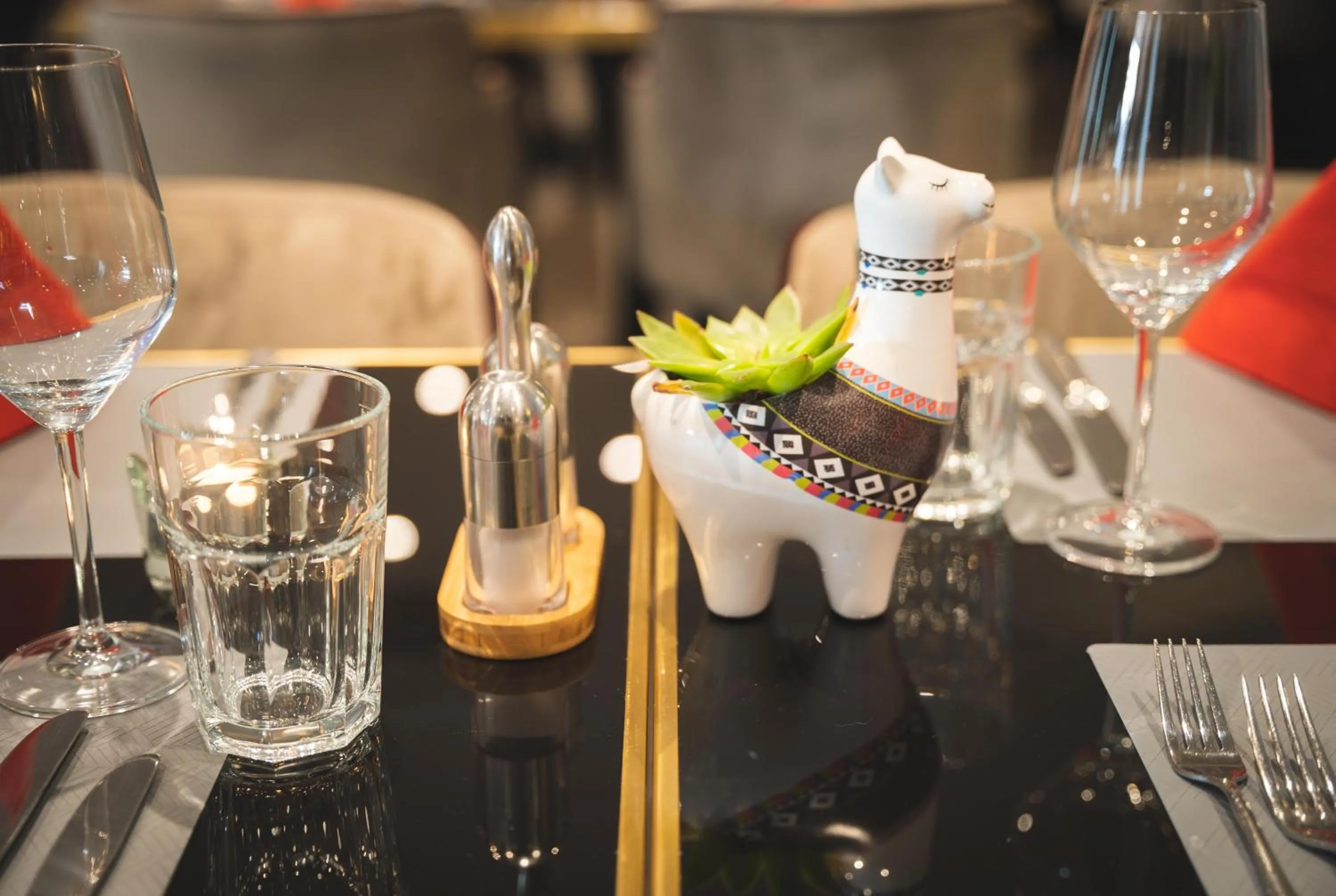 Restaurant/places to eat in My Home Hotel - Free Parking