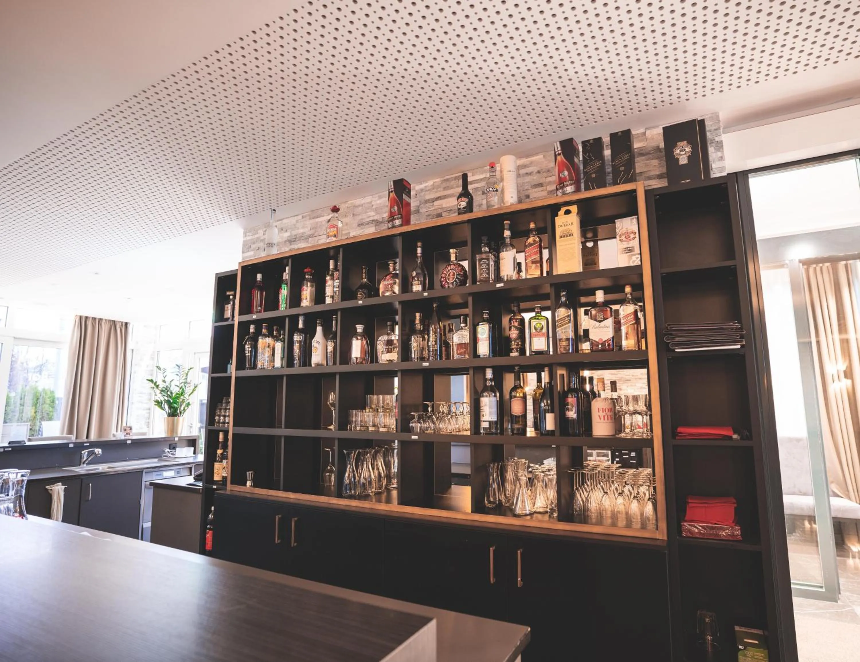 Restaurant/places to eat in My Home Hotel - Free Parking